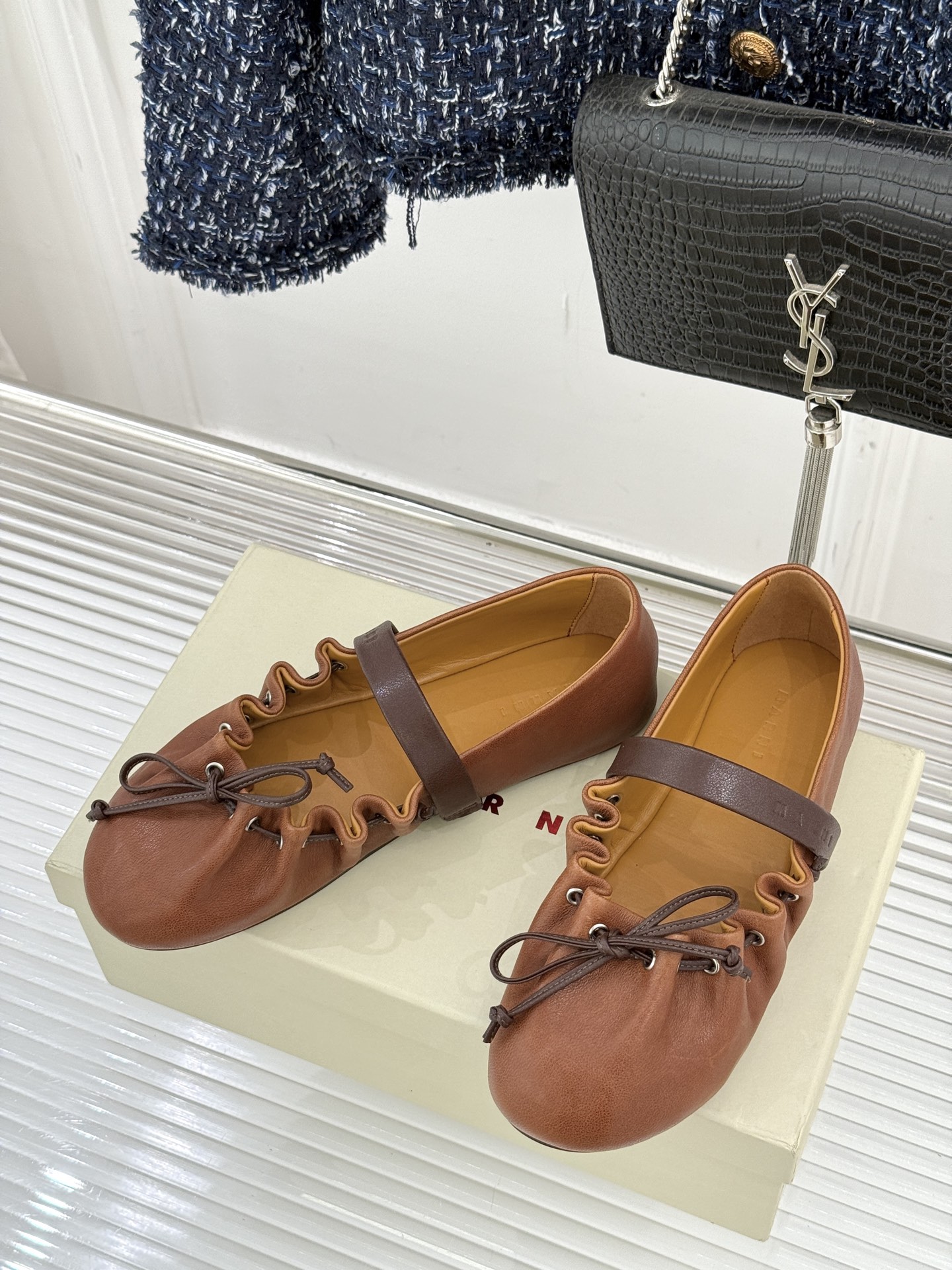 Marni 26WF新品蝴蝶结平底芭蕾舞玛丽珍鞋当Marni的高定基因邂逅玛丽珍经典鞋型平底姿态藏着不费