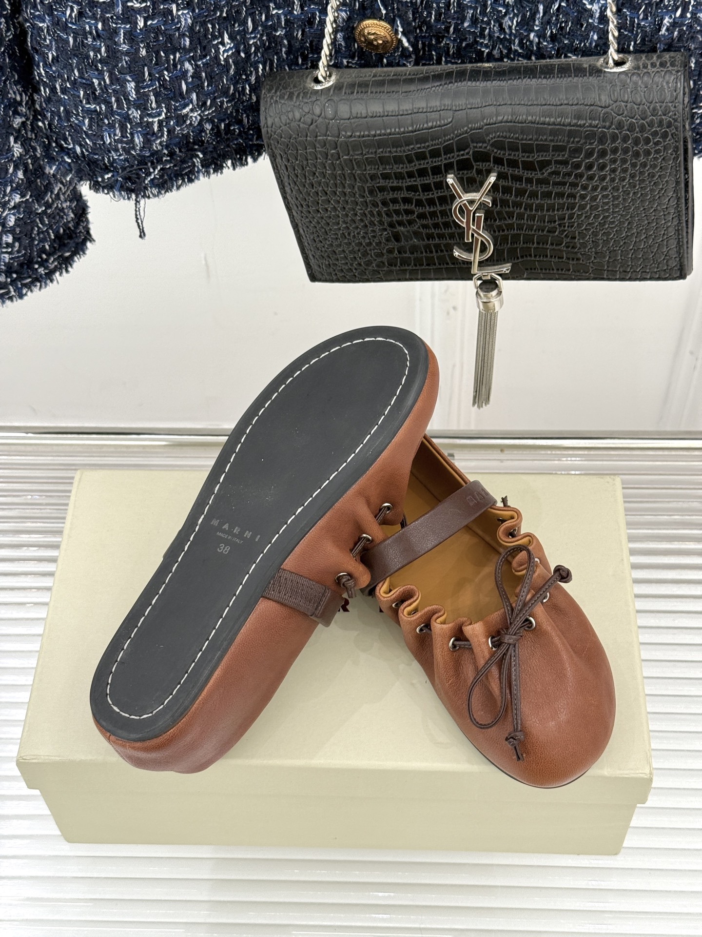 Marni 26WF新品蝴蝶结平底芭蕾舞玛丽珍鞋当Marni的高定基因邂逅玛丽珍经典鞋型平底姿态藏着不费