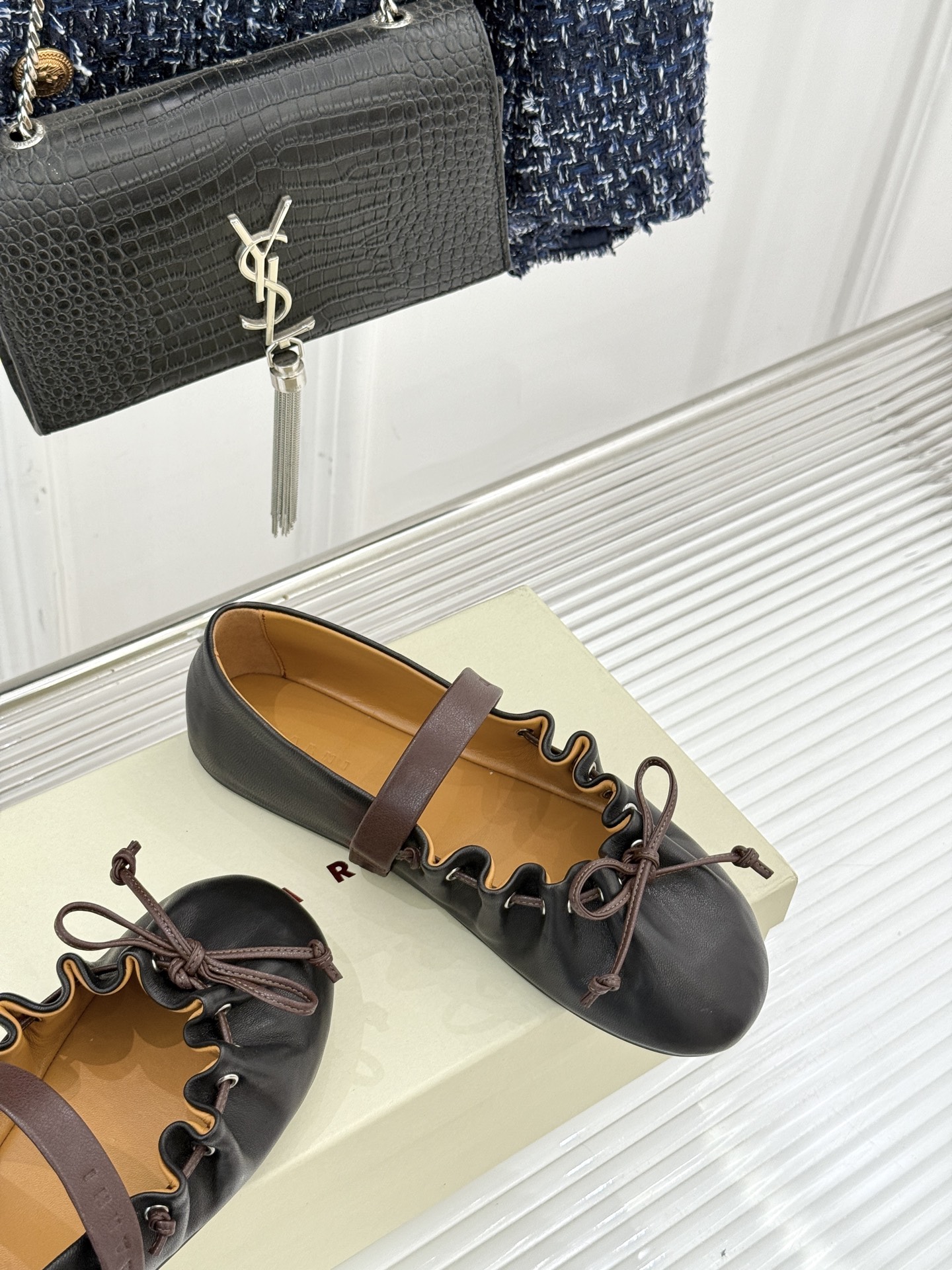 Marni 26WF新品蝴蝶结平底芭蕾舞玛丽珍鞋当Marni的高定基因邂逅玛丽珍经典鞋型平底姿态藏着不费