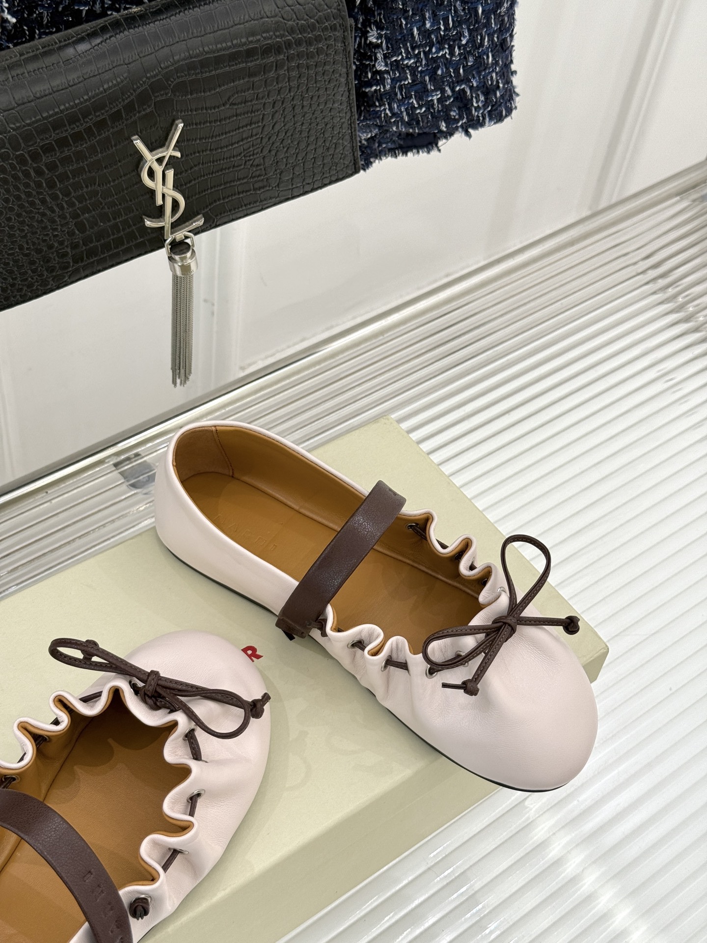 Marni 26WF新品蝴蝶结平底芭蕾舞玛丽珍鞋当Marni的高定基因邂逅玛丽珍经典鞋型平底姿态藏着不费