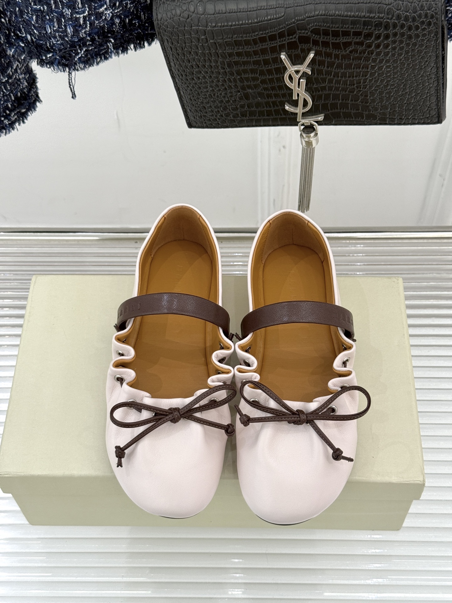 Marni 26WF新品蝴蝶结平底芭蕾舞玛丽珍鞋当Marni的高定基因邂逅玛丽珍经典鞋型平底姿态藏着不费