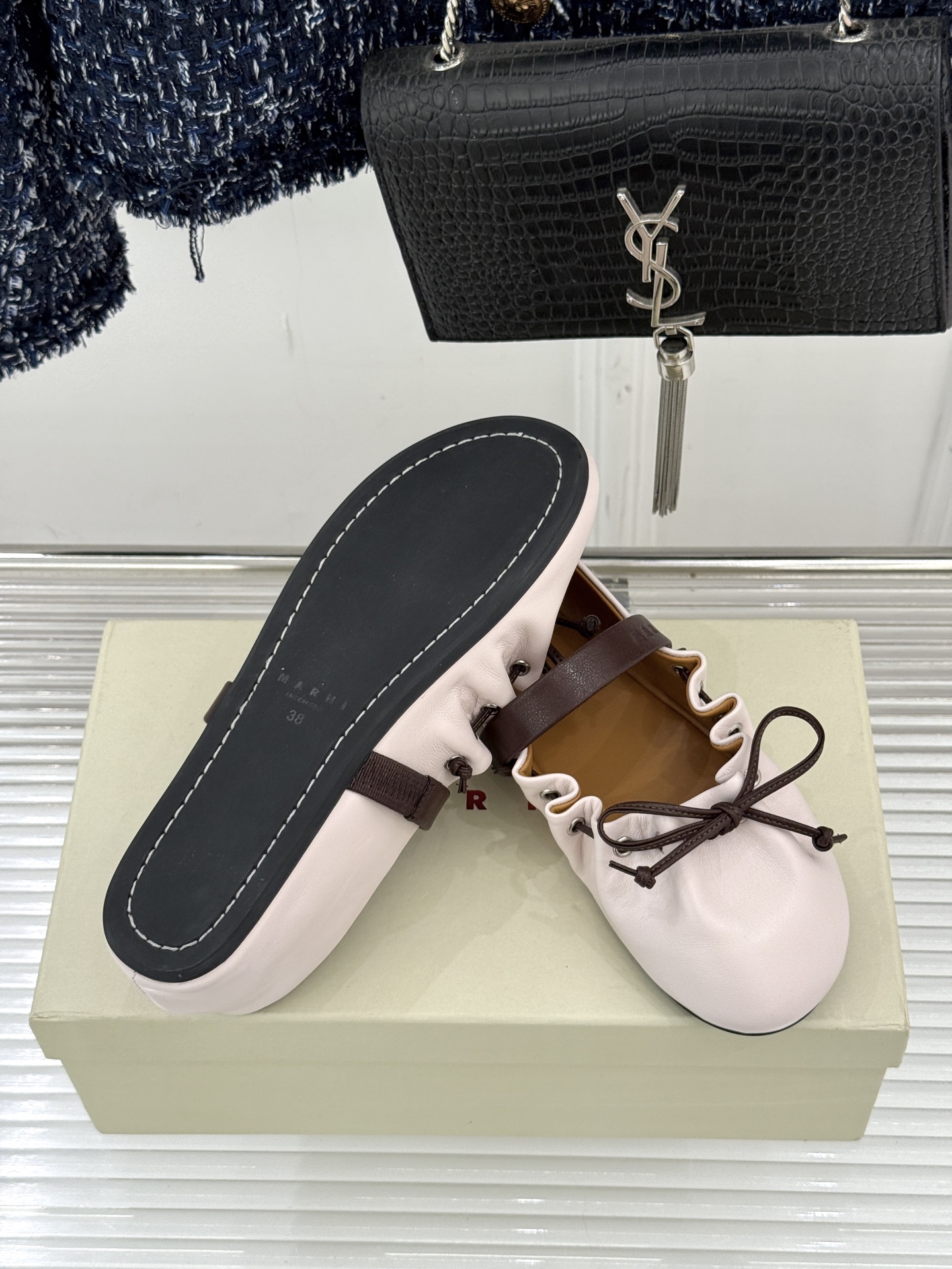 Marni 26WF新品蝴蝶结平底芭蕾舞玛丽珍鞋当Marni的高定基因邂逅玛丽珍经典鞋型平底姿态藏着不费
