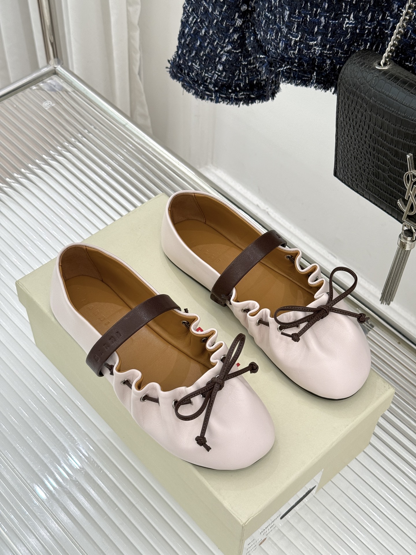 Marni 26WF新品蝴蝶结平底芭蕾舞玛丽珍鞋当Marni的高定基因邂逅玛丽珍经典鞋型平底姿态藏着不费