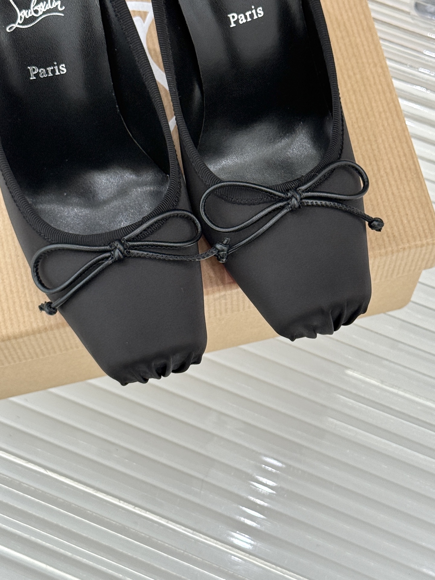 ChristinLouboutin/CL25WF新品猪鼻子蝴蝶结高跟拖鞋在时尚的舞台上CL始终是璀璨的明