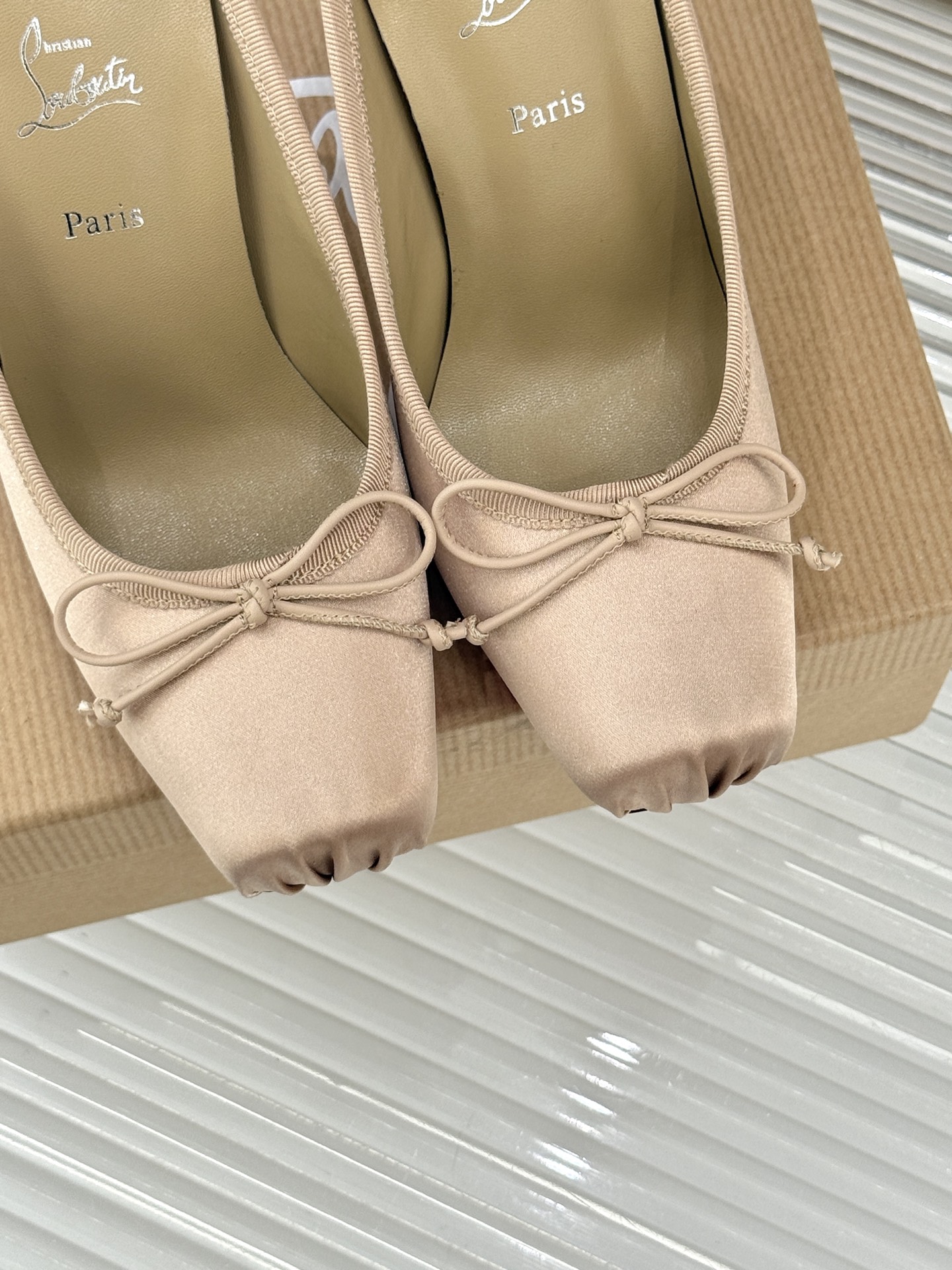 ChristinLouboutin/CL25WF新品猪鼻子蝴蝶结高跟拖鞋在时尚的舞台上CL始终是璀璨的明