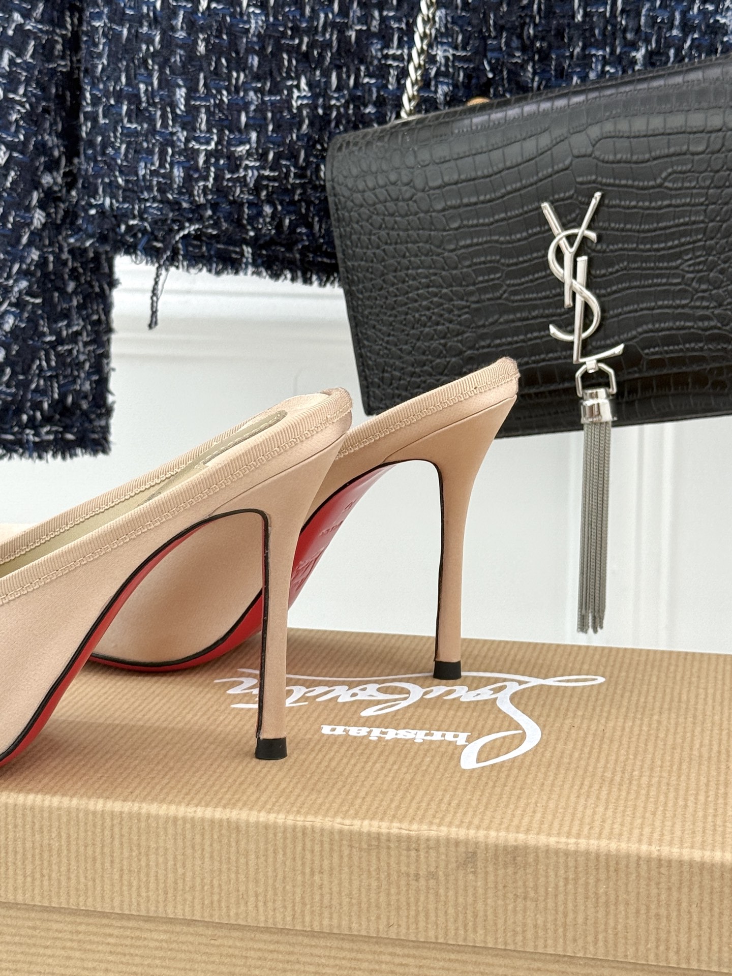 ChristinLouboutin/CL25WF新品猪鼻子蝴蝶结高跟拖鞋在时尚的舞台上CL始终是璀璨的明