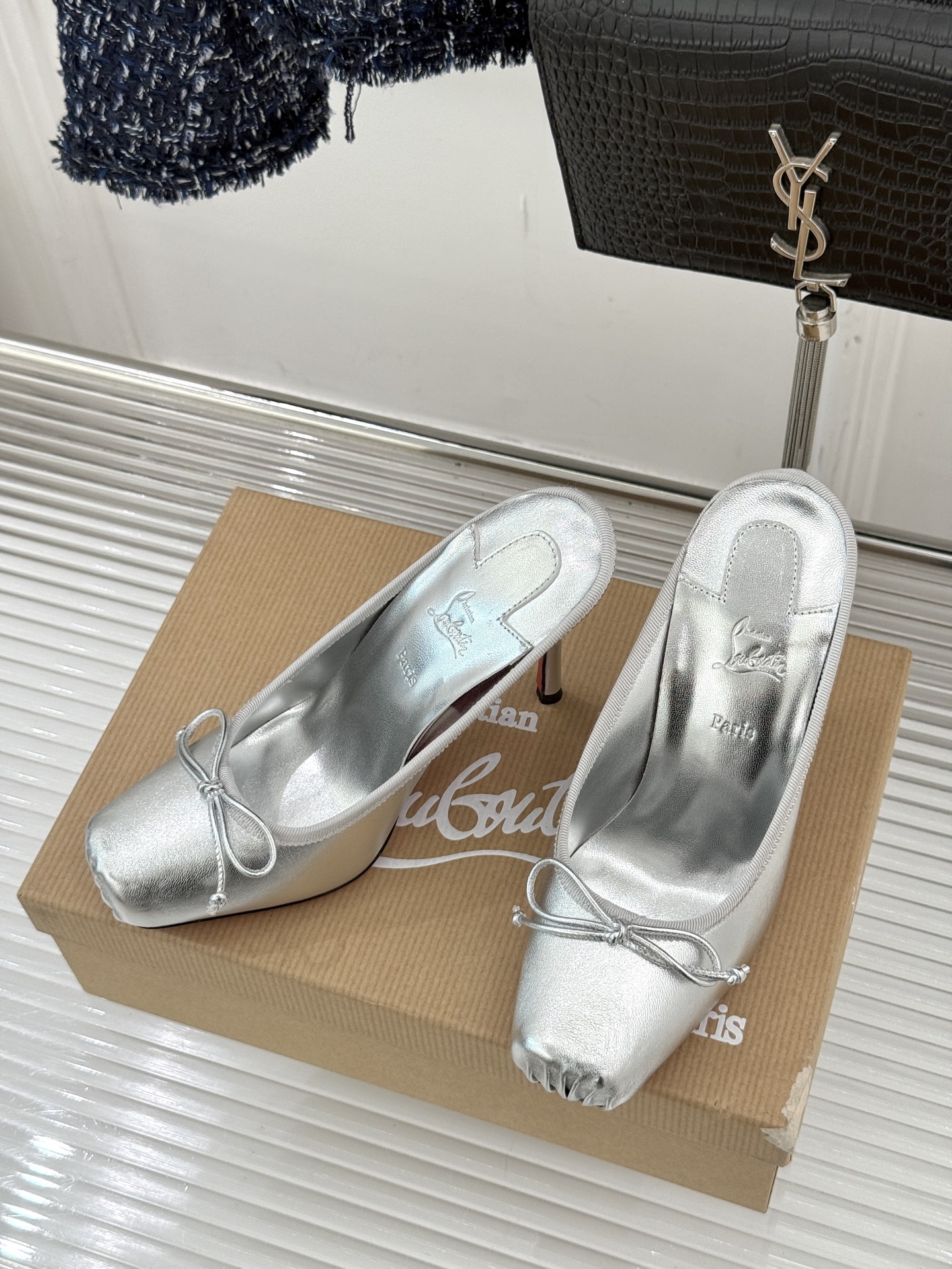 ChristinLouboutin/CL25WF新品猪鼻子蝴蝶结高跟拖鞋在时尚的舞台上CL始终是璀璨的明