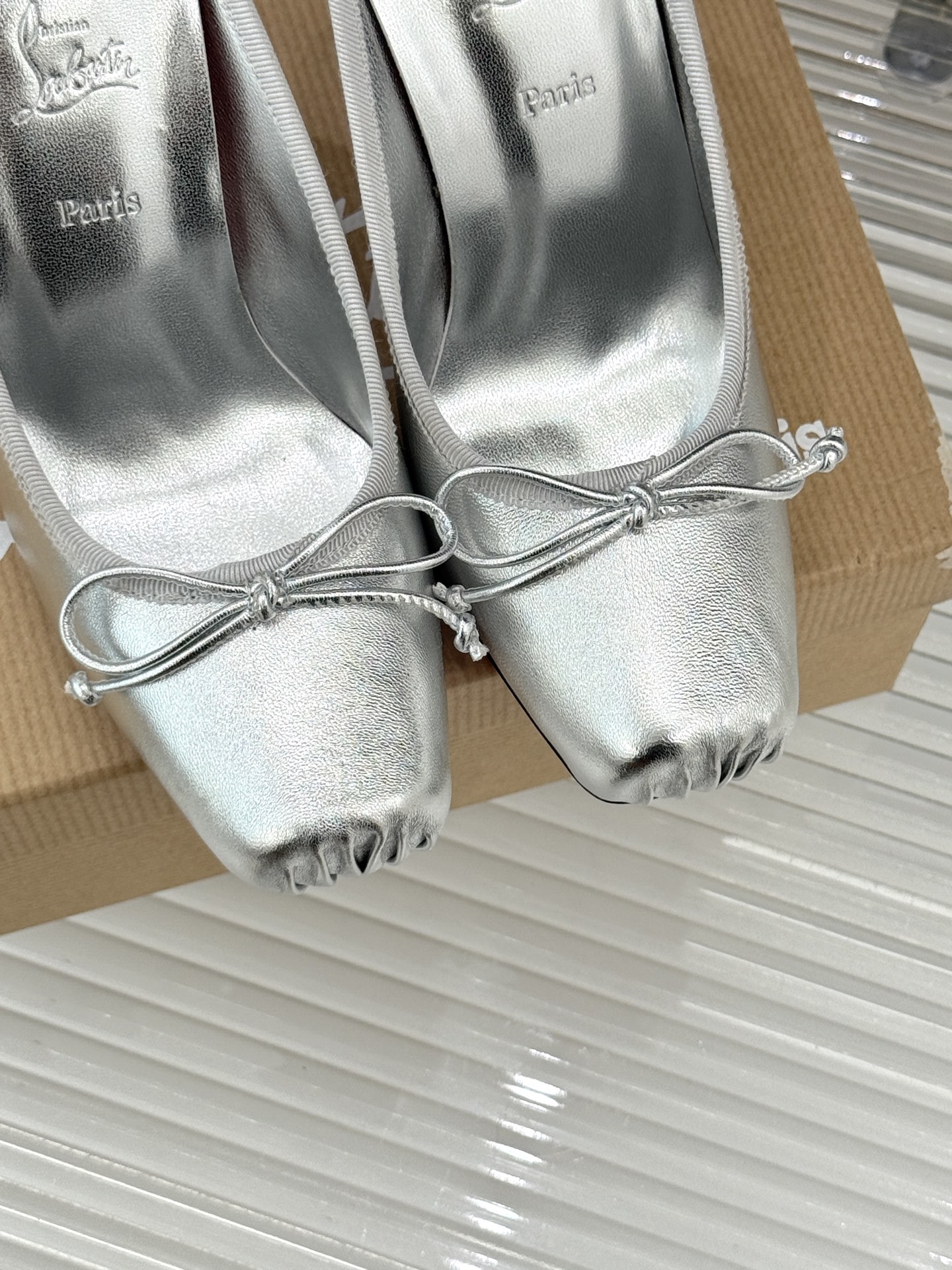 ChristinLouboutin/CL25WF新品猪鼻子蝴蝶结高跟拖鞋在时尚的舞台上CL始终是璀璨的明