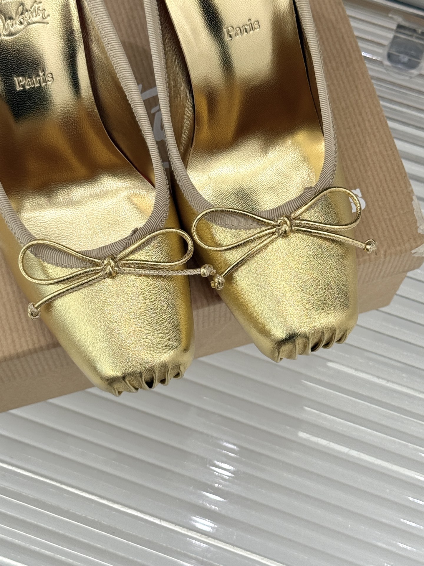 ChristinLouboutin/CL25WF新品猪鼻子蝴蝶结高跟拖鞋在时尚的舞台上CL始终是璀璨的明