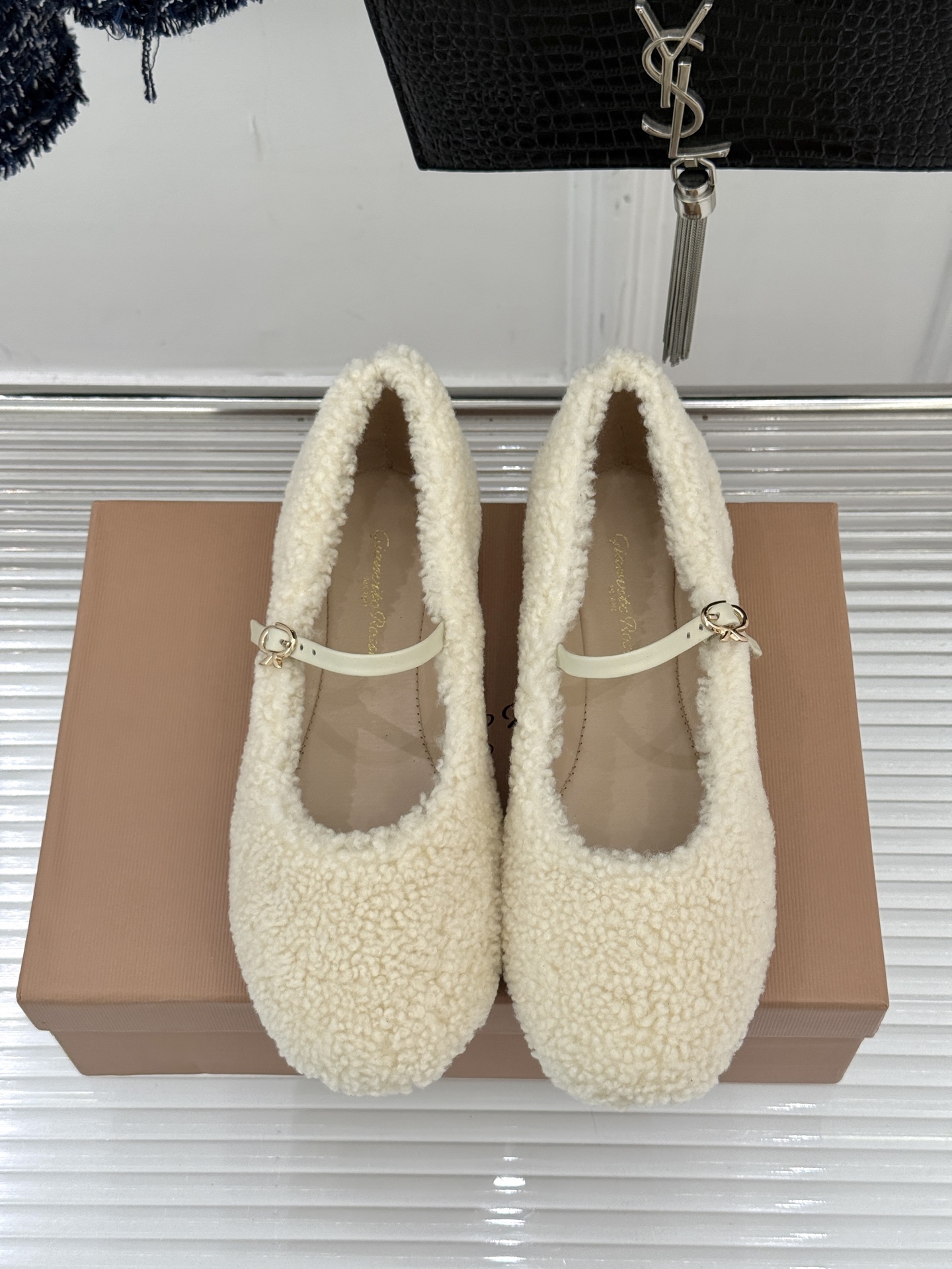 Gianvito Rossi/GR26WF新品玛丽珍皮里毛毛鞋当意式手工的矜贵邂逅秋冬的温柔暖意这双鞋以