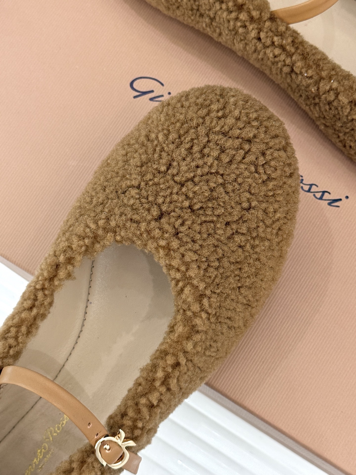 Gianvito Rossi/GR26WF新品玛丽珍皮里毛毛鞋当意式手工的矜贵邂逅秋冬的温柔暖意这双鞋以