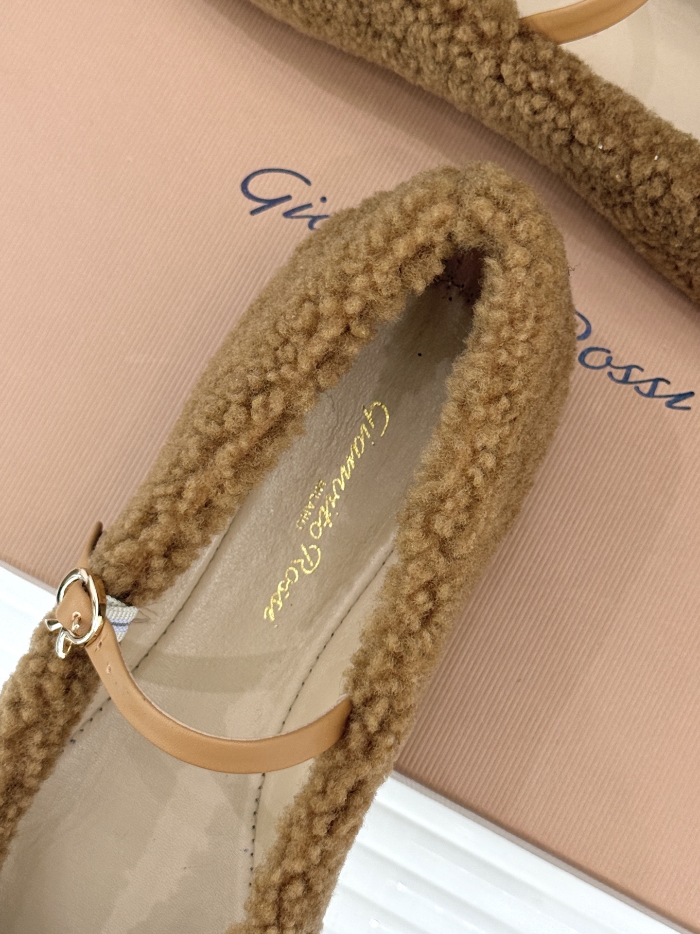 Gianvito Rossi/GR26WF新品玛丽珍皮里毛毛鞋当意式手工的矜贵邂逅秋冬的温柔暖意这双鞋以