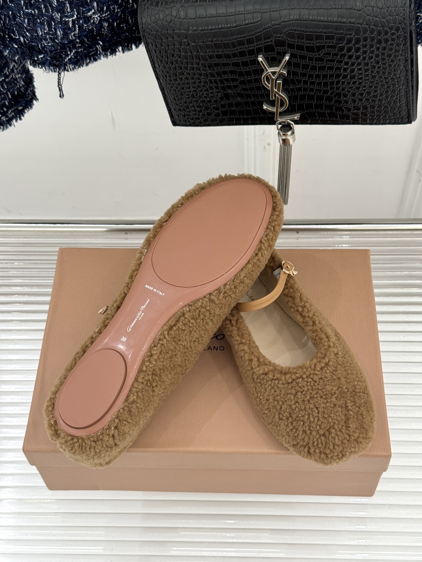 Gianvito Rossi/GR26WF新品玛丽珍皮里毛毛鞋当意式手工的矜贵邂逅秋冬的温柔暖意这双鞋以