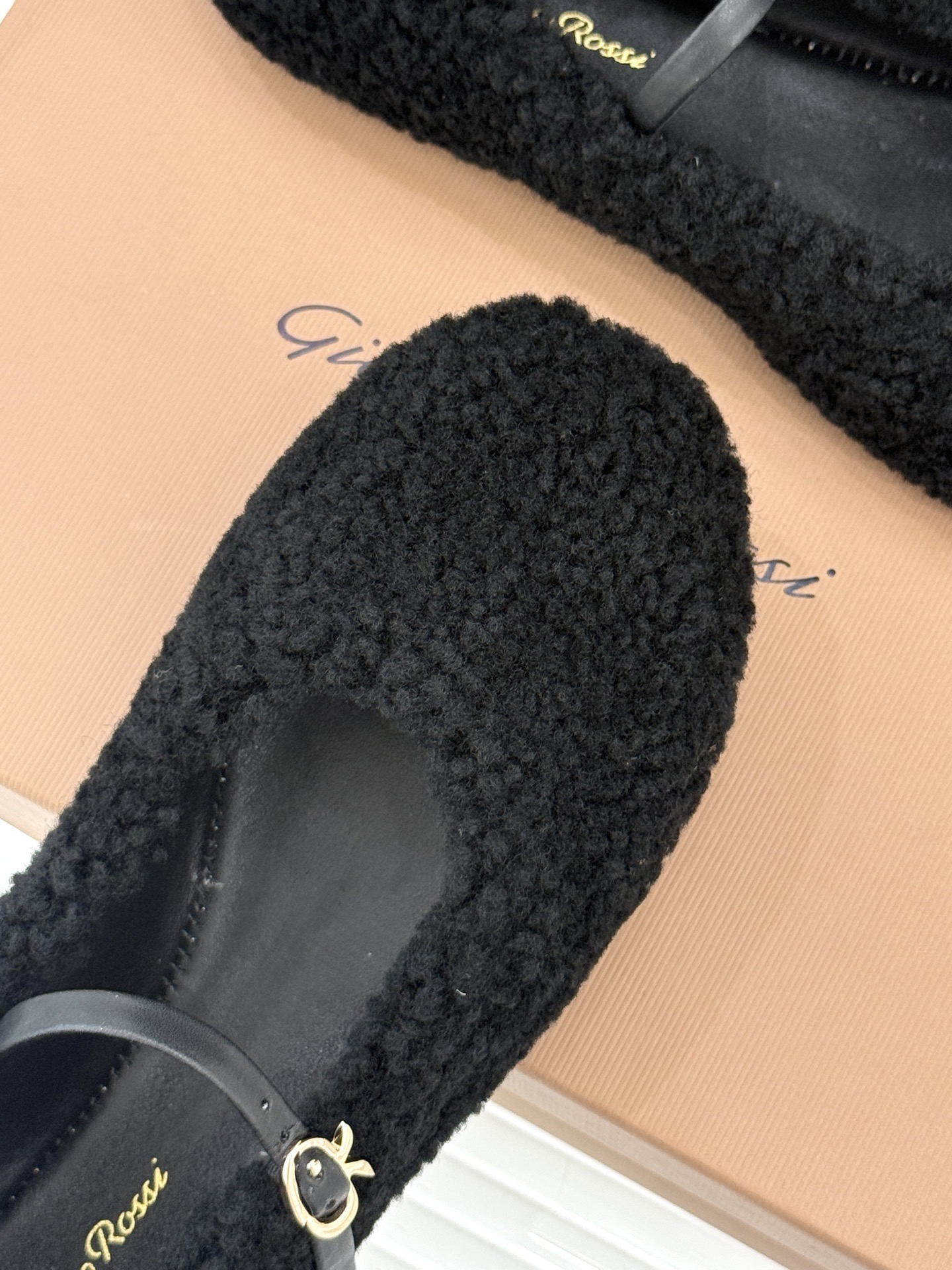 Gianvito Rossi/GR26WF新品玛丽珍皮里毛毛鞋当意式手工的矜贵邂逅秋冬的温柔暖意这双鞋以