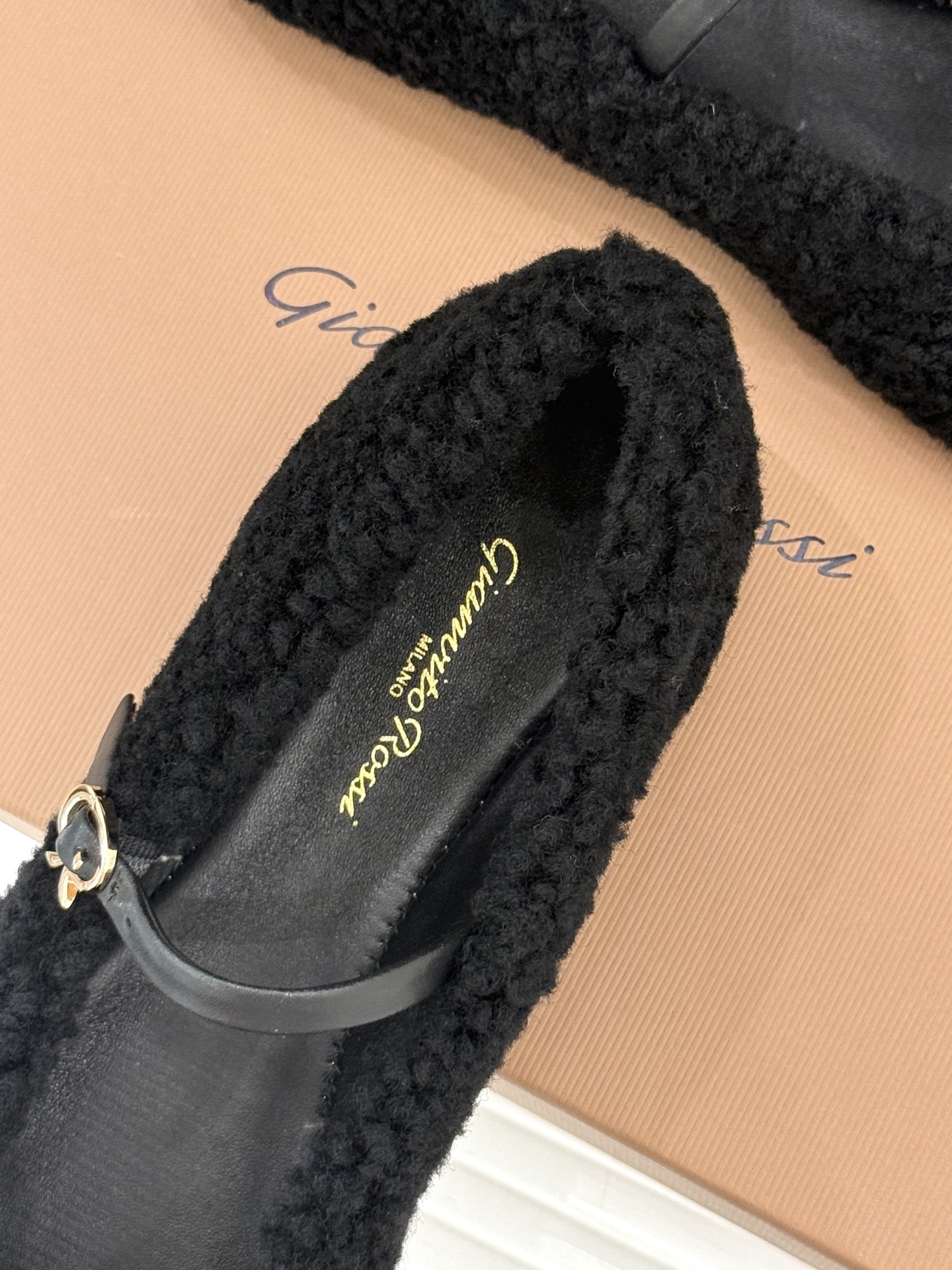 Gianvito Rossi/GR26WF新品玛丽珍皮里毛毛鞋当意式手工的矜贵邂逅秋冬的温柔暖意这双鞋以