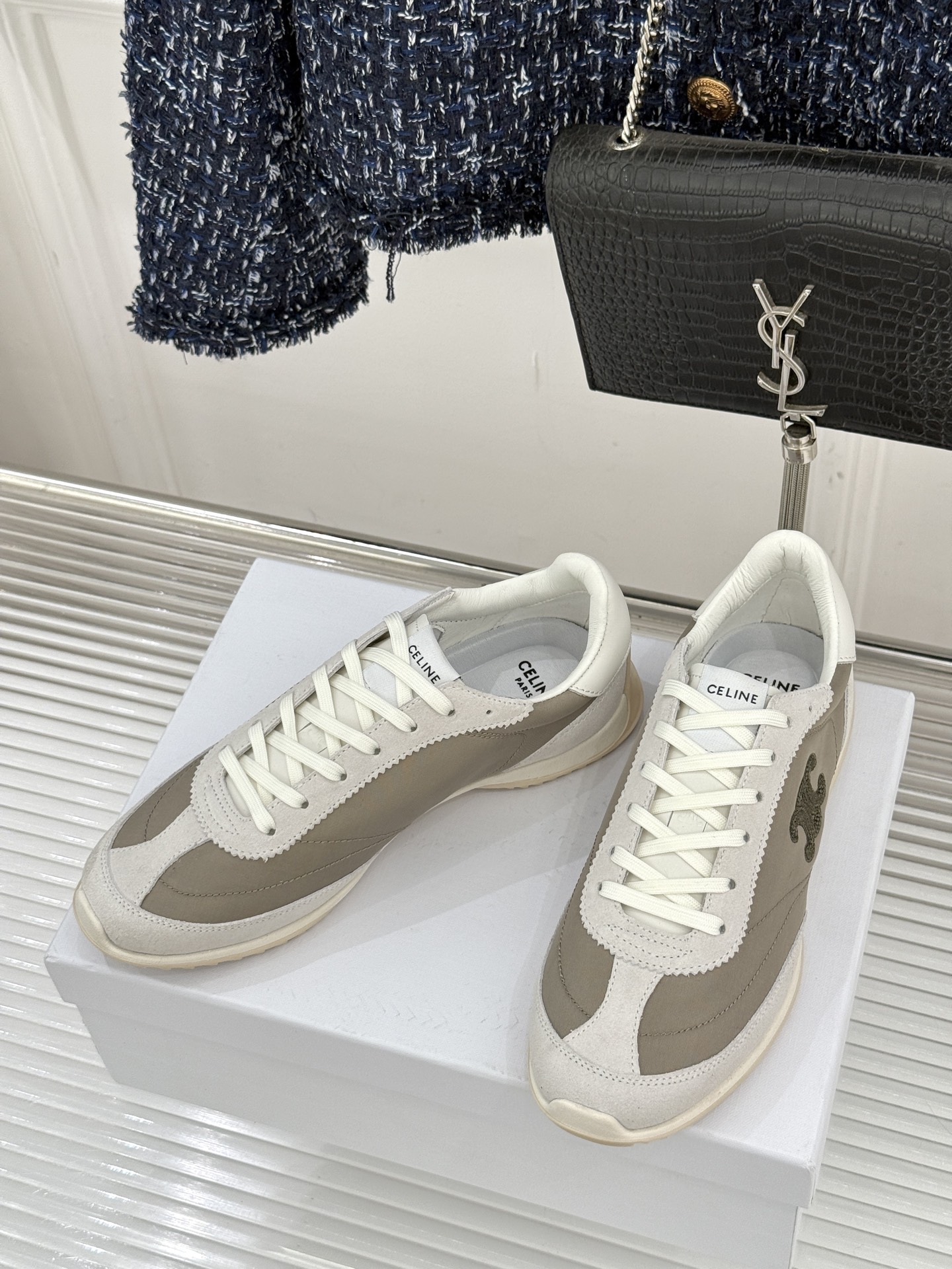 Celine /塞琳25WF新品凯旋门休闲德训鞋运动鞋当巴黎左岸的慵懒风骨撞上代复古美学这款鞋便成了极简