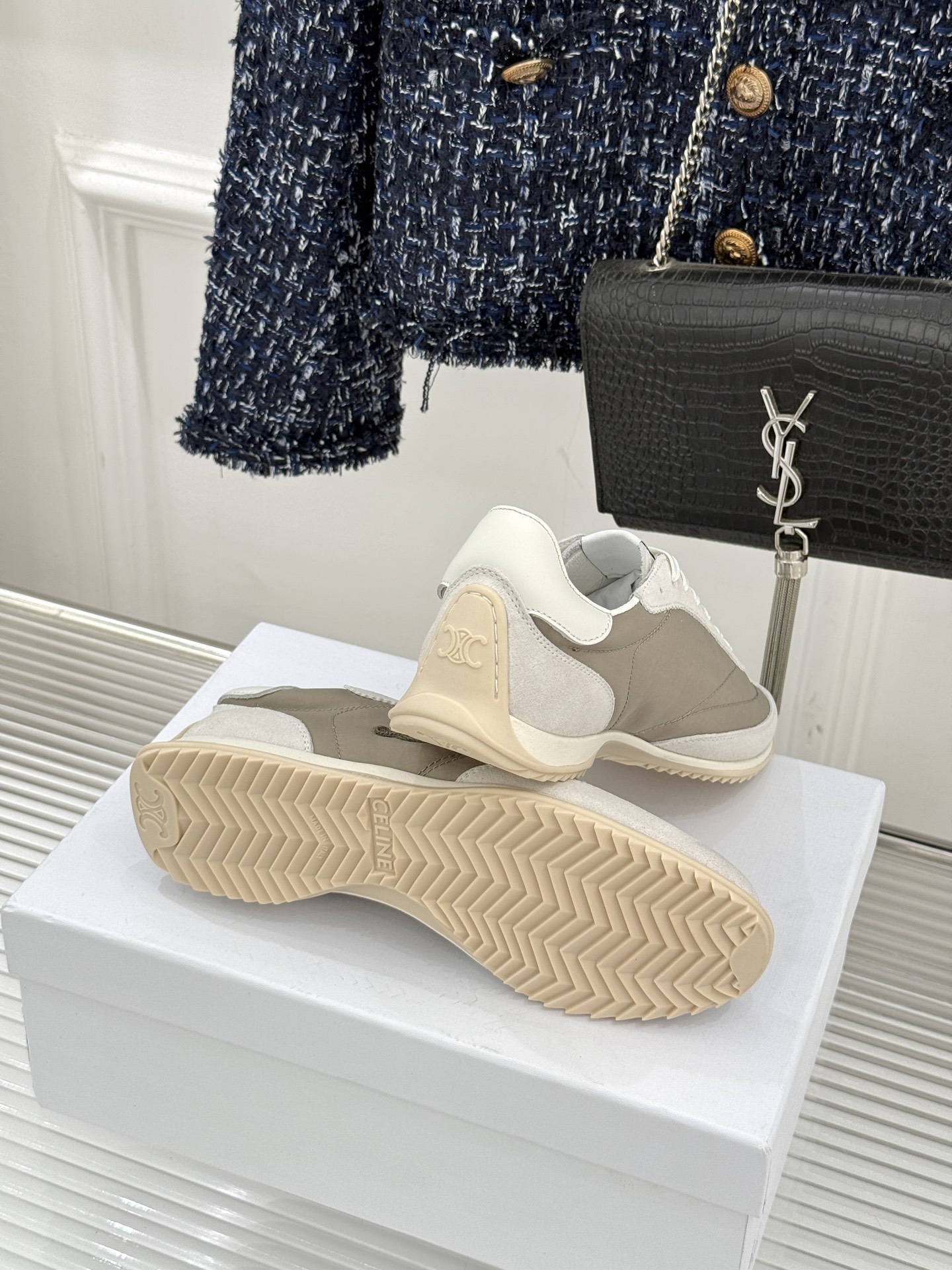 Celine /塞琳25WF新品凯旋门休闲德训鞋运动鞋当巴黎左岸的慵懒风骨撞上代复古美学这款鞋便成了极简