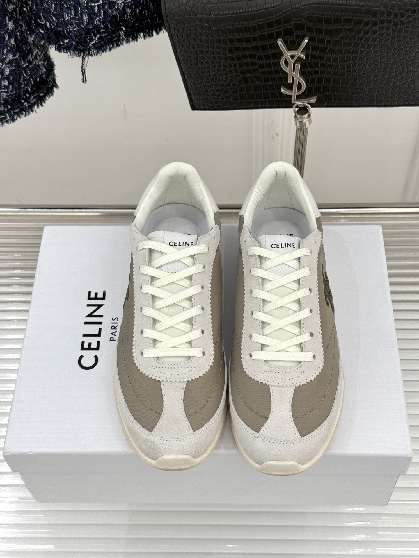 Celine /塞琳25WF新品凯旋门休闲德训鞋运动鞋当巴黎左岸的慵懒风骨撞上代复古美学这款鞋便成了极简