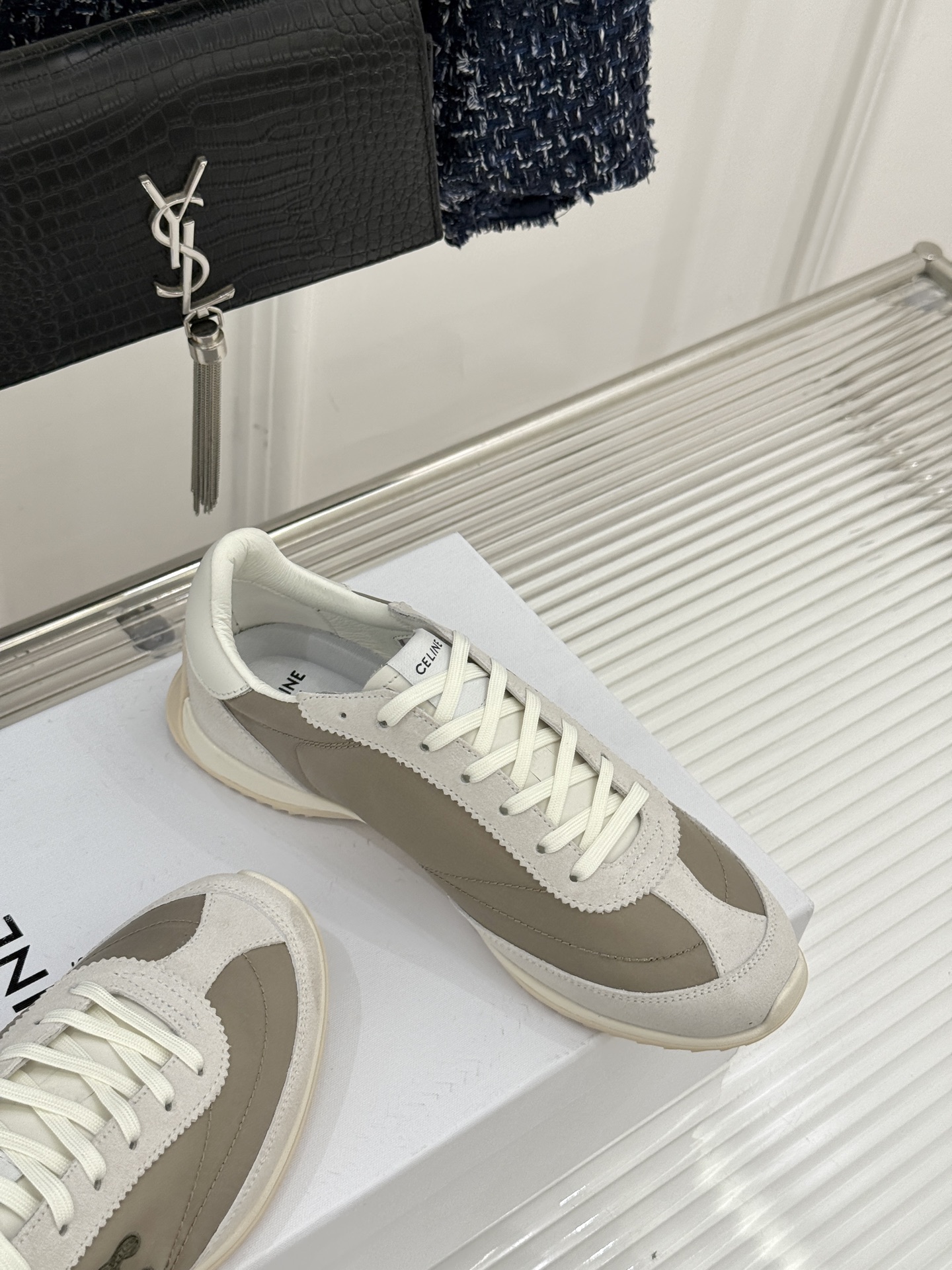 Celine /塞琳25WF新品凯旋门休闲德训鞋运动鞋当巴黎左岸的慵懒风骨撞上代复古美学这款鞋便成了极简