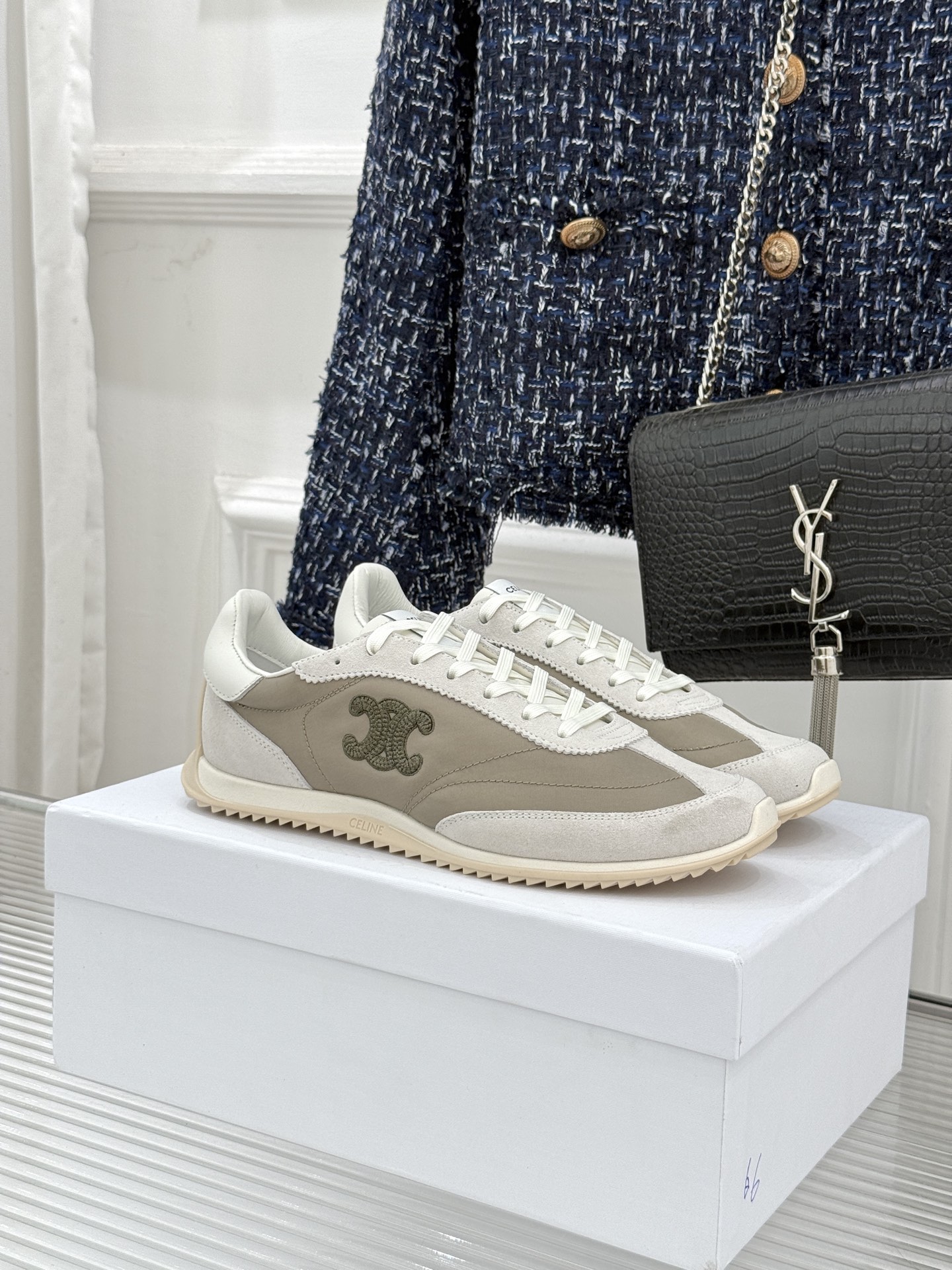 Celine /塞琳25WF新品凯旋门休闲德训鞋运动鞋当巴黎左岸的慵懒风骨撞上代复古美学这款鞋便成了极简