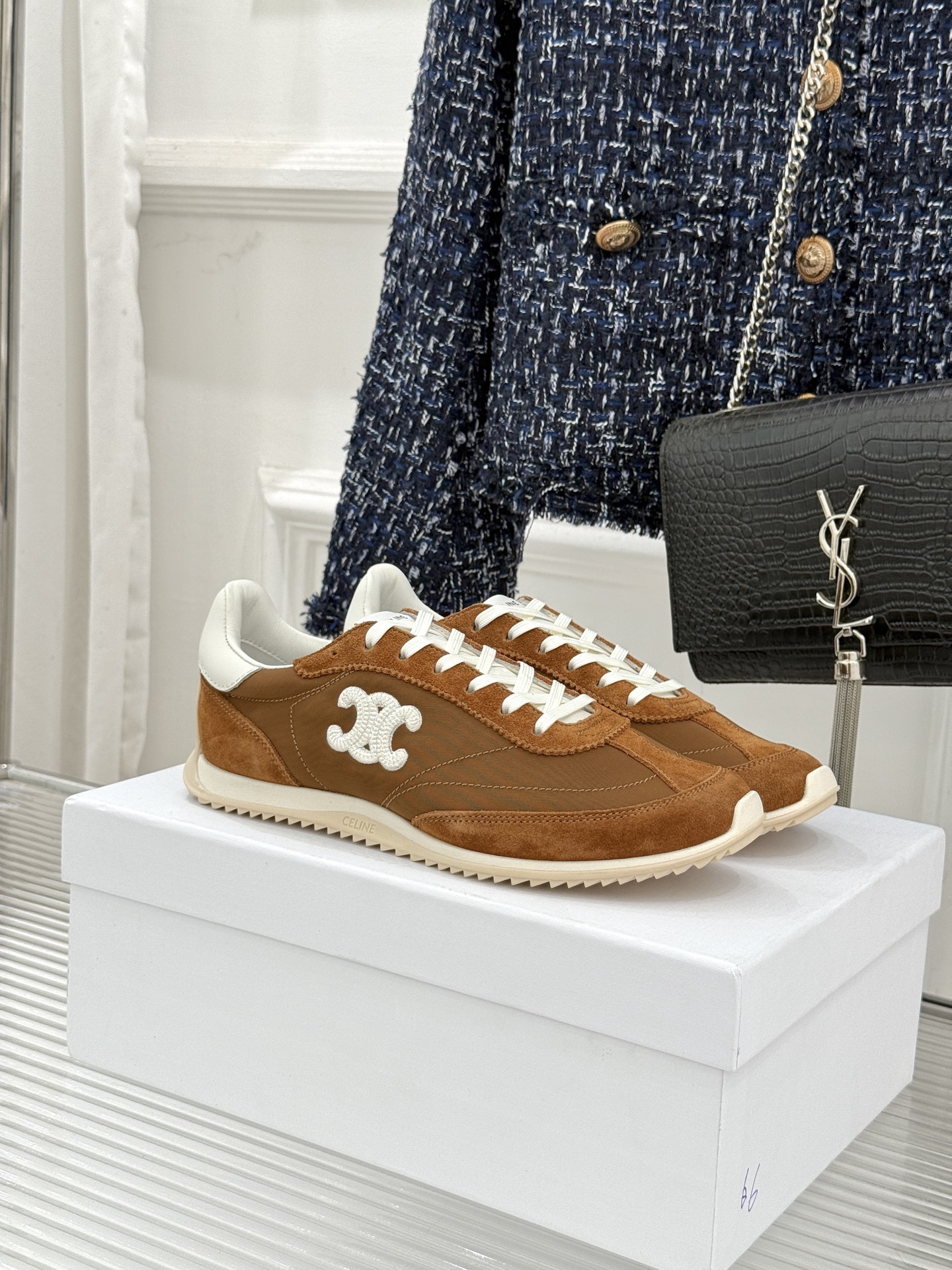 Celine /塞琳25WF新品凯旋门休闲德训鞋运动鞋当巴黎左岸的慵懒风骨撞上代复古美学这款鞋便成了极简