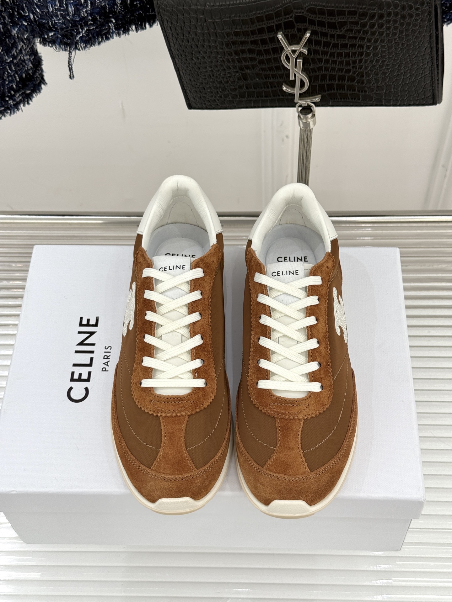 Celine /塞琳25WF新品凯旋门休闲德训鞋运动鞋当巴黎左岸的慵懒风骨撞上代复古美学这款鞋便成了极简