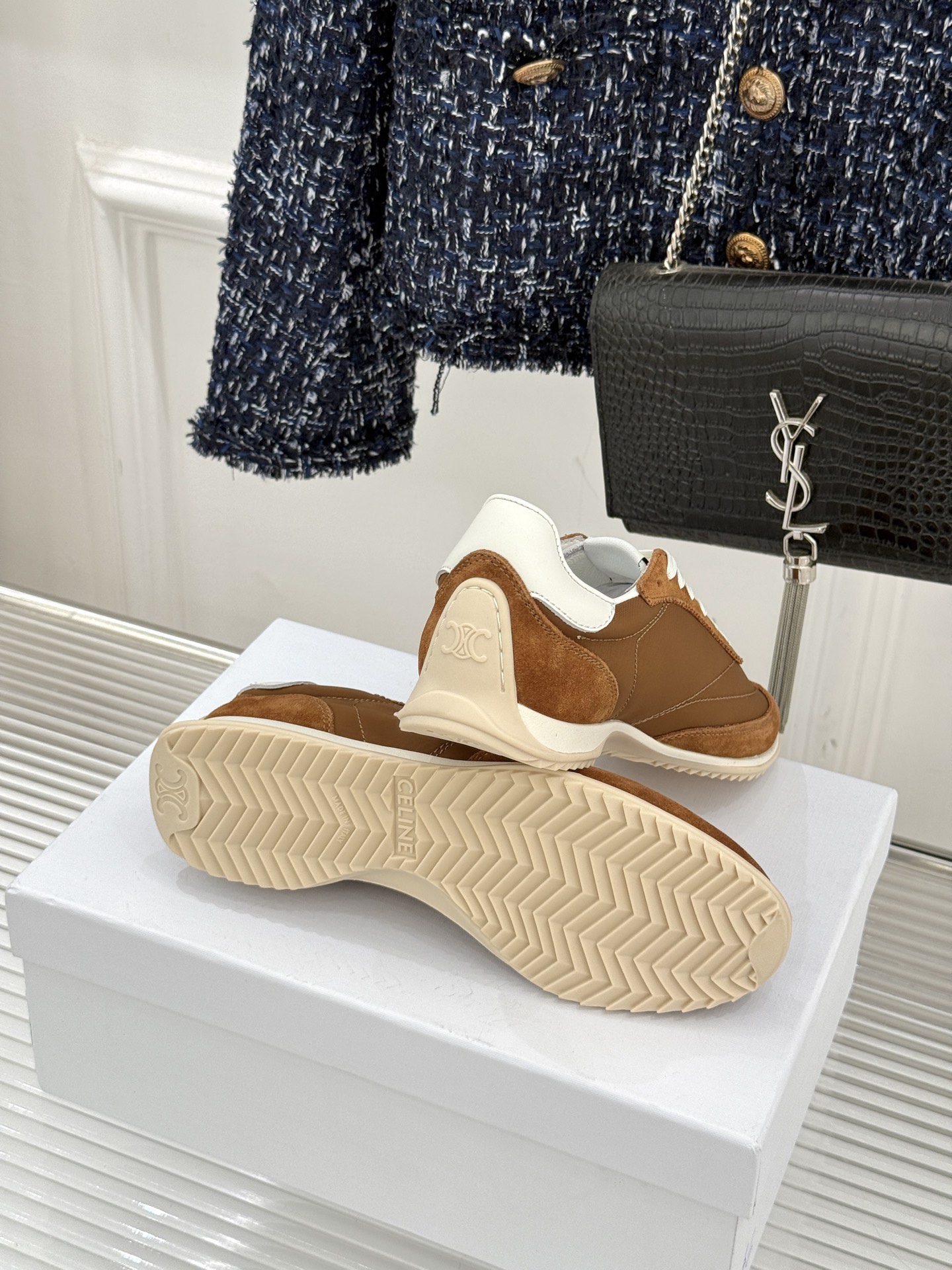 Celine /塞琳25WF新品凯旋门休闲德训鞋运动鞋当巴黎左岸的慵懒风骨撞上代复古美学这款鞋便成了极简