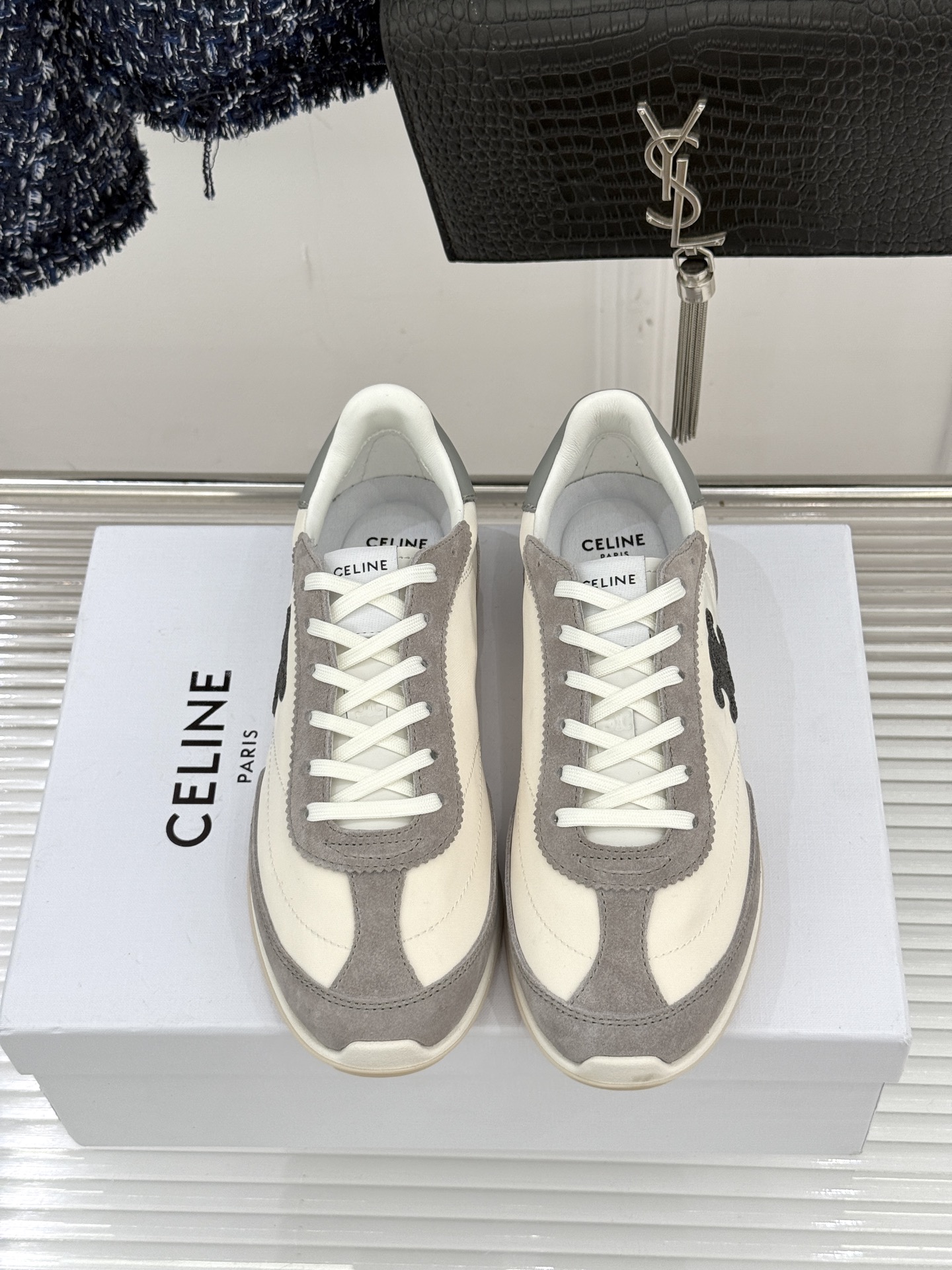 Celine /塞琳25WF新品凯旋门休闲德训鞋运动鞋当巴黎左岸的慵懒风骨撞上代复古美学这款鞋便成了极简