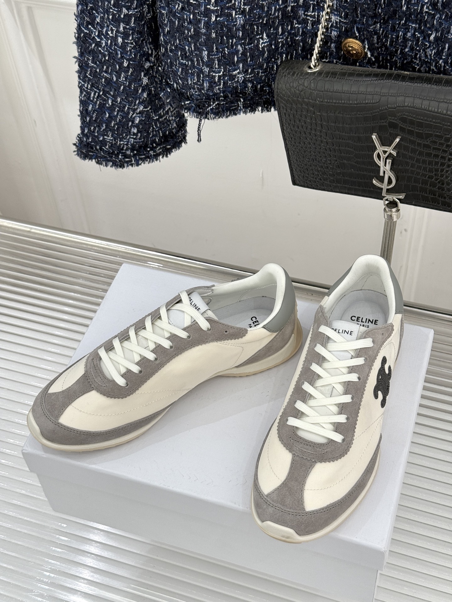 Celine /塞琳25WF新品凯旋门休闲德训鞋运动鞋当巴黎左岸的慵懒风骨撞上代复古美学这款鞋便成了极简