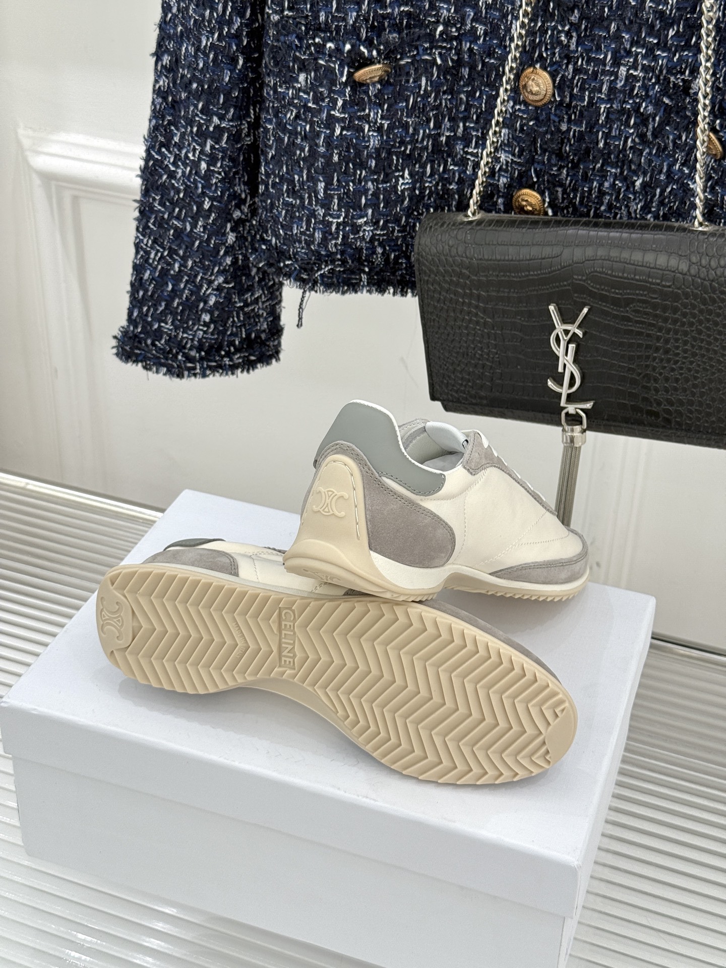 Celine /塞琳25WF新品凯旋门休闲德训鞋运动鞋当巴黎左岸的慵懒风骨撞上代复古美学这款鞋便成了极简