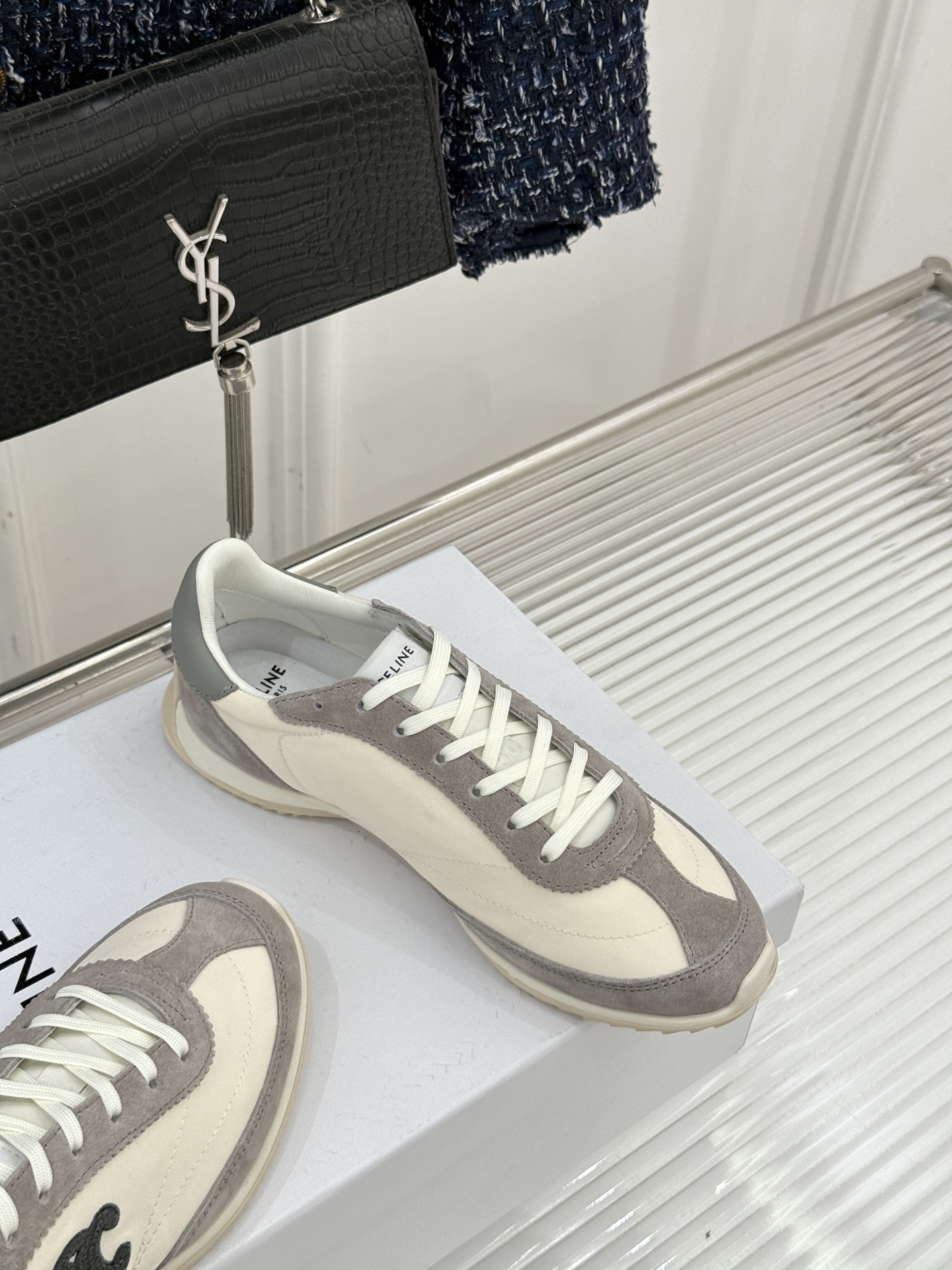 Celine /塞琳25WF新品凯旋门休闲德训鞋运动鞋当巴黎左岸的慵懒风骨撞上代复古美学这款鞋便成了极简