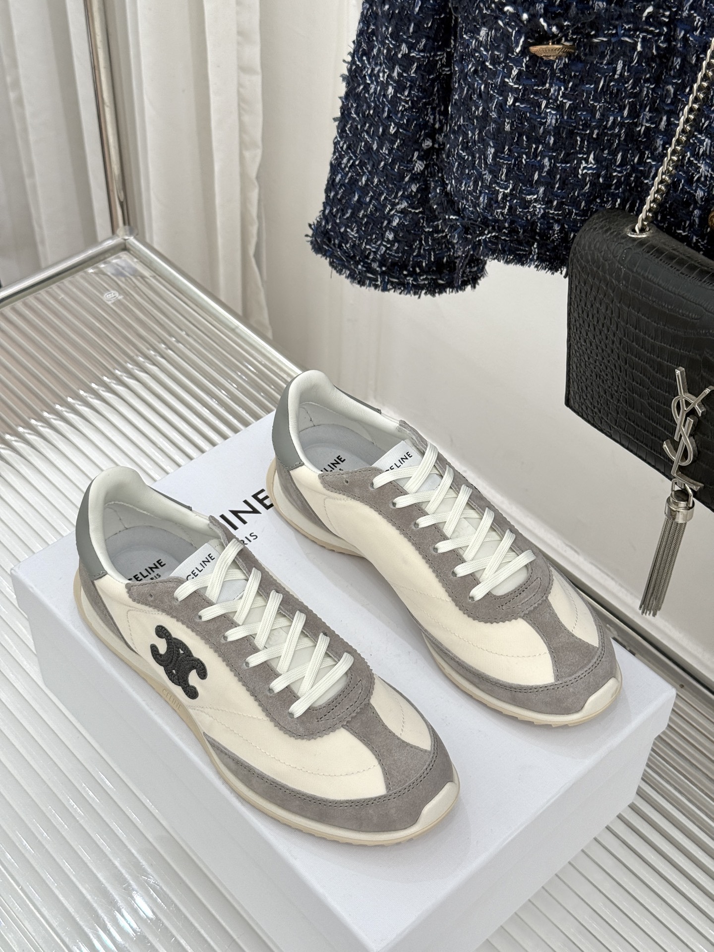 Celine /塞琳25WF新品凯旋门休闲德训鞋运动鞋当巴黎左岸的慵懒风骨撞上代复古美学这款鞋便成了极简