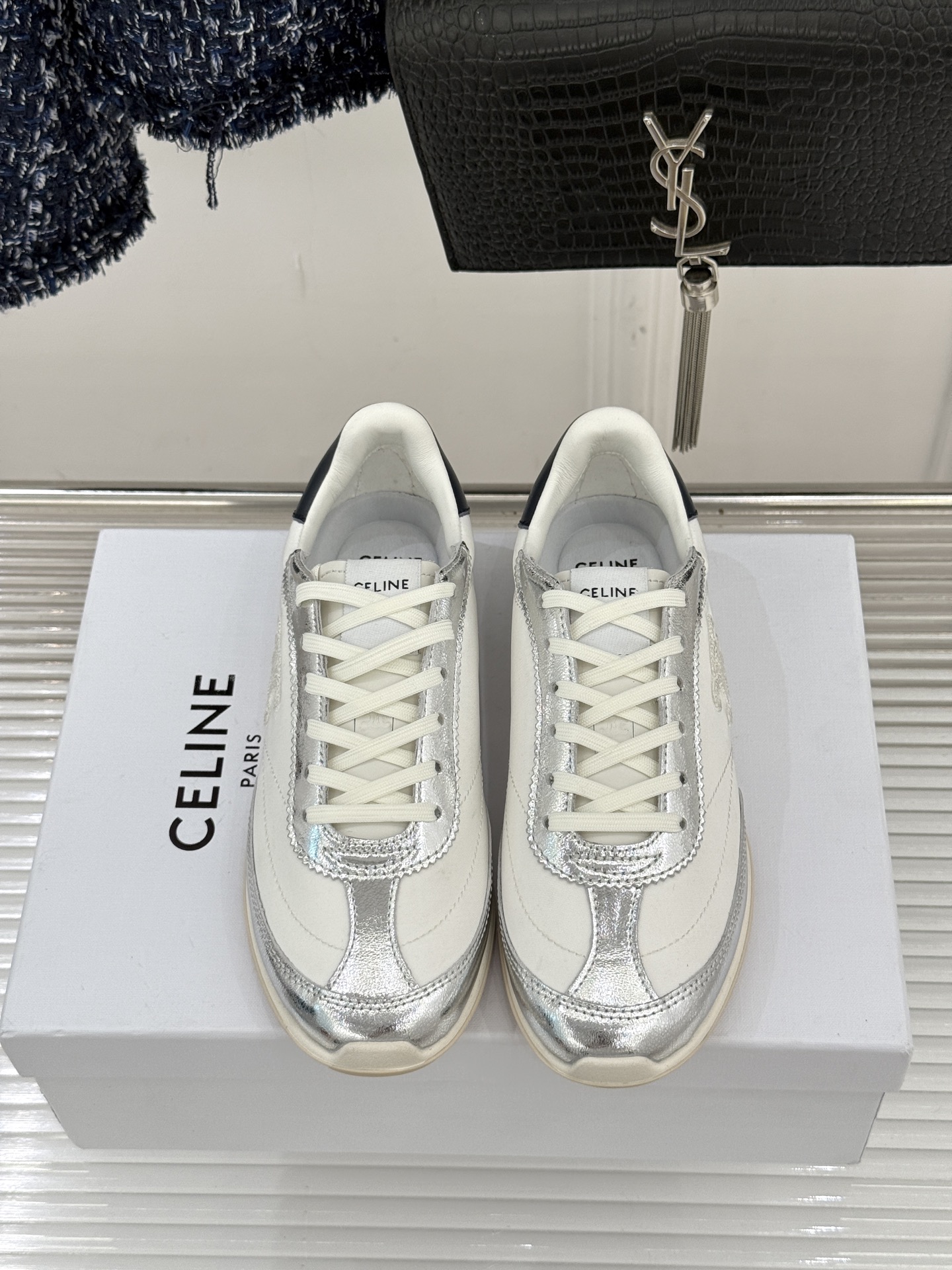 Celine /塞琳25WF新品凯旋门休闲德训鞋运动鞋当巴黎左岸的慵懒风骨撞上代复古美学这款鞋便成了极简