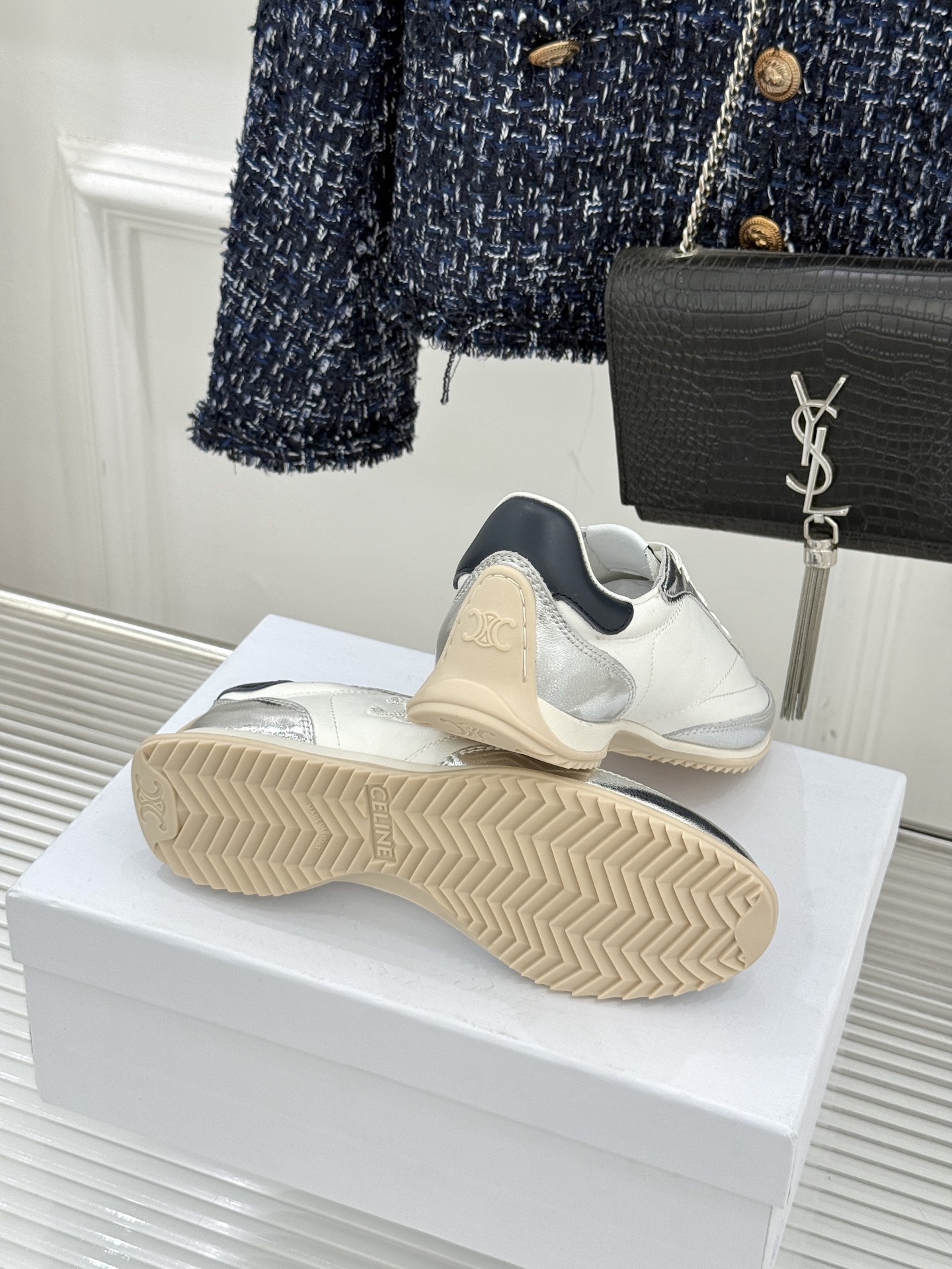 Celine /塞琳25WF新品凯旋门休闲德训鞋运动鞋当巴黎左岸的慵懒风骨撞上代复古美学这款鞋便成了极简