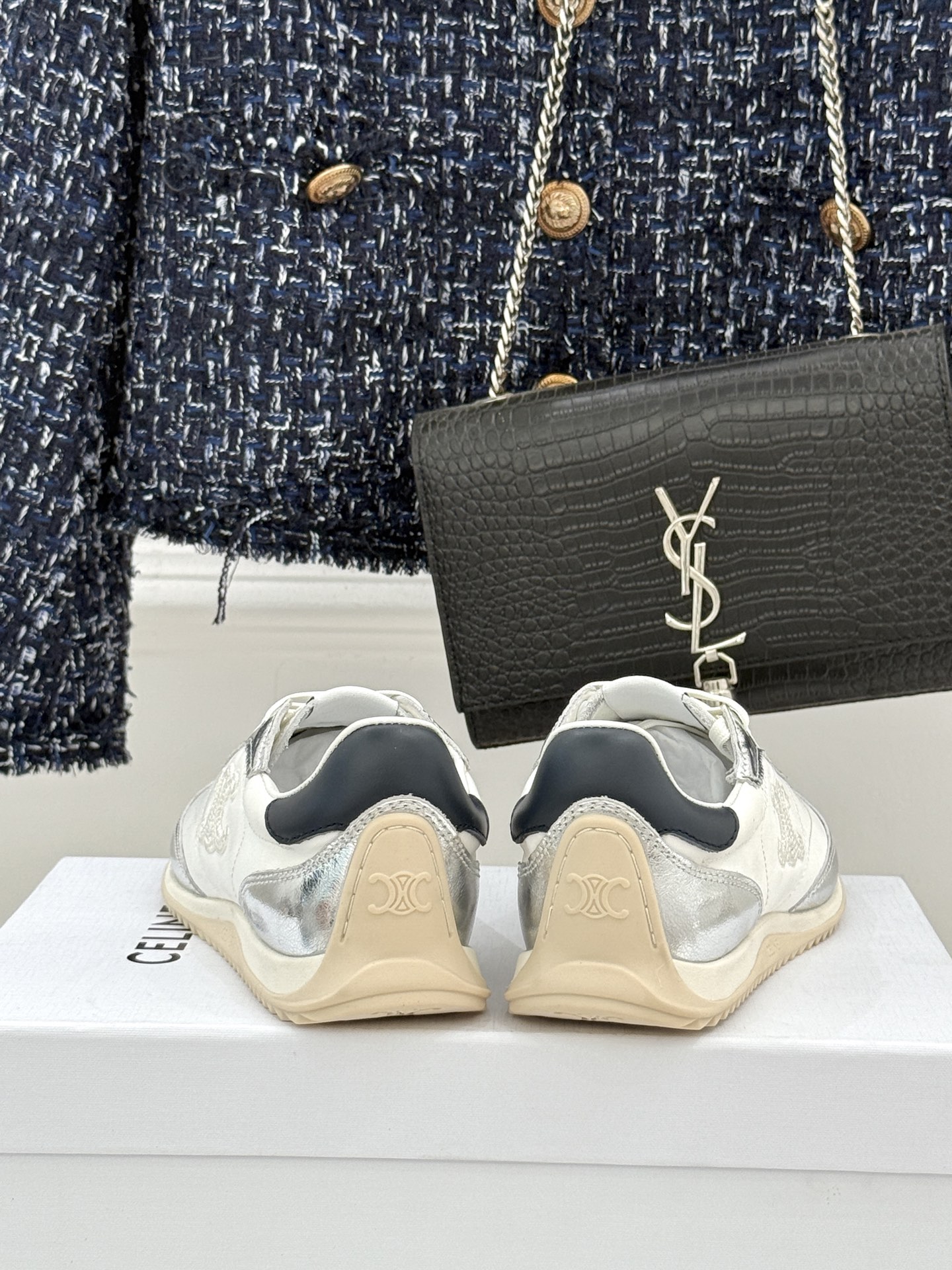 Celine /塞琳25WF新品凯旋门休闲德训鞋运动鞋当巴黎左岸的慵懒风骨撞上代复古美学这款鞋便成了极简