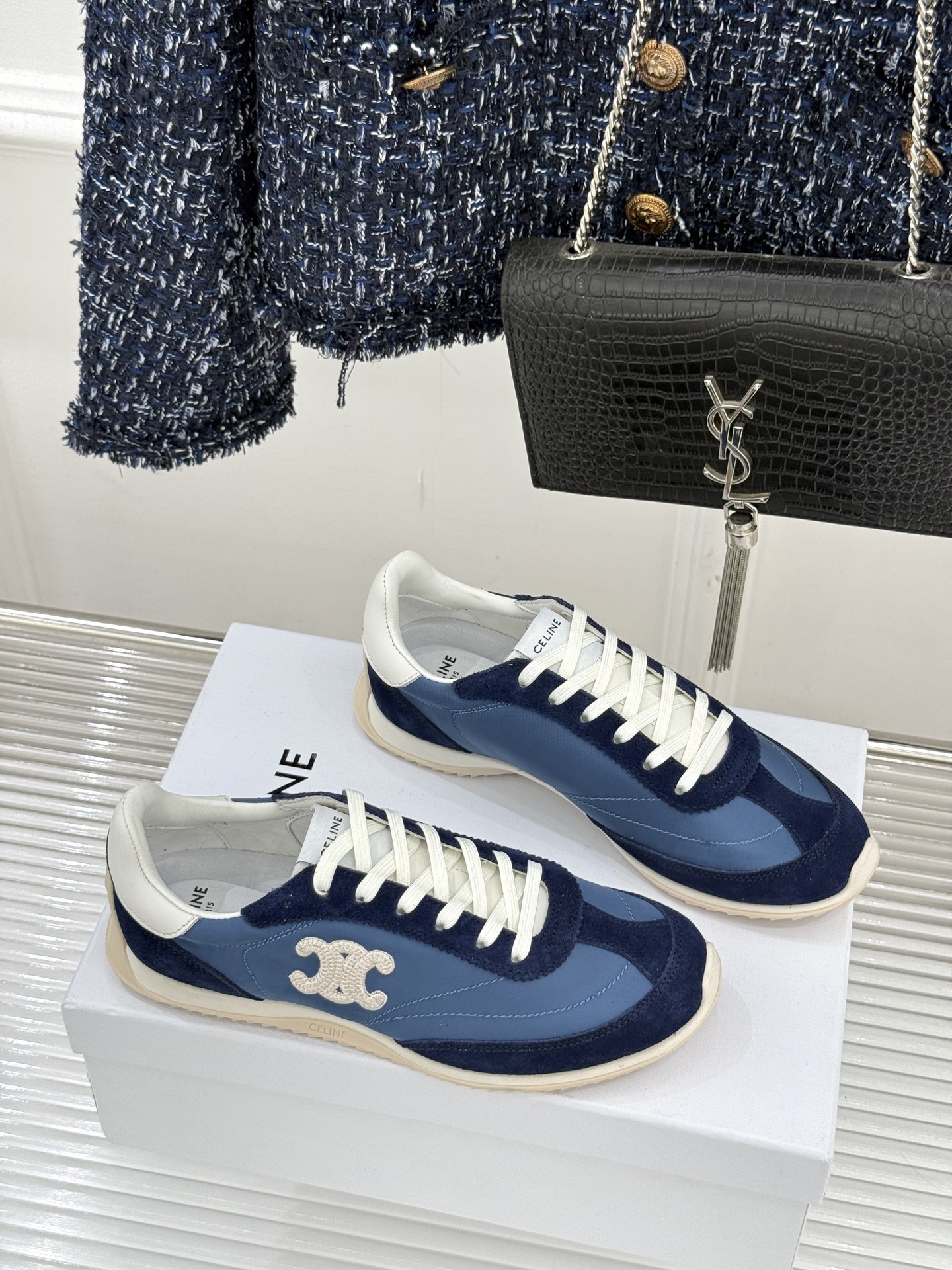 Celine /塞琳25WF新品凯旋门休闲德训鞋运动鞋当巴黎左岸的慵懒风骨撞上代复古美学这款鞋便成了极简