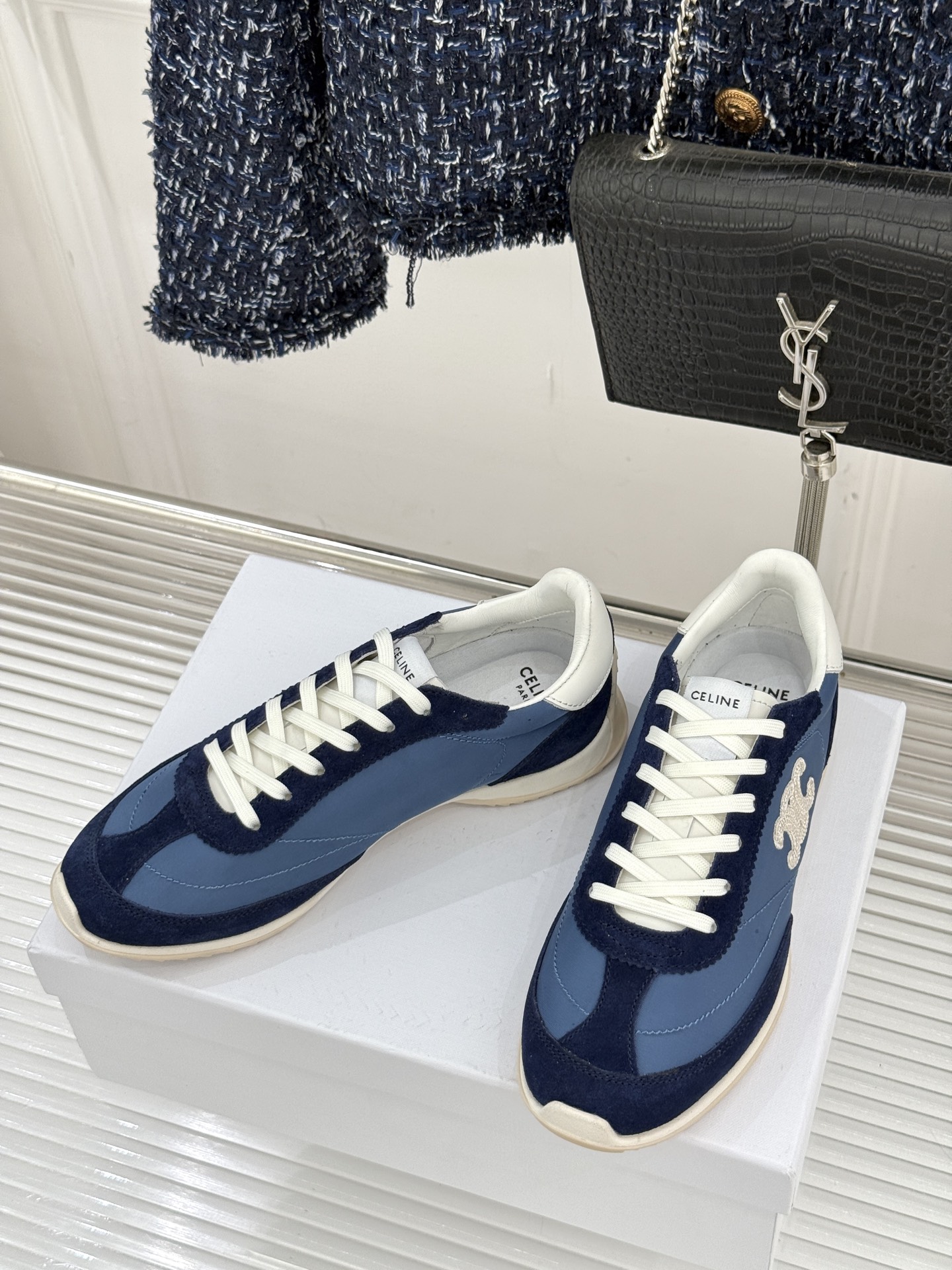 Celine /塞琳25WF新品凯旋门休闲德训鞋运动鞋当巴黎左岸的慵懒风骨撞上代复古美学这款鞋便成了极简