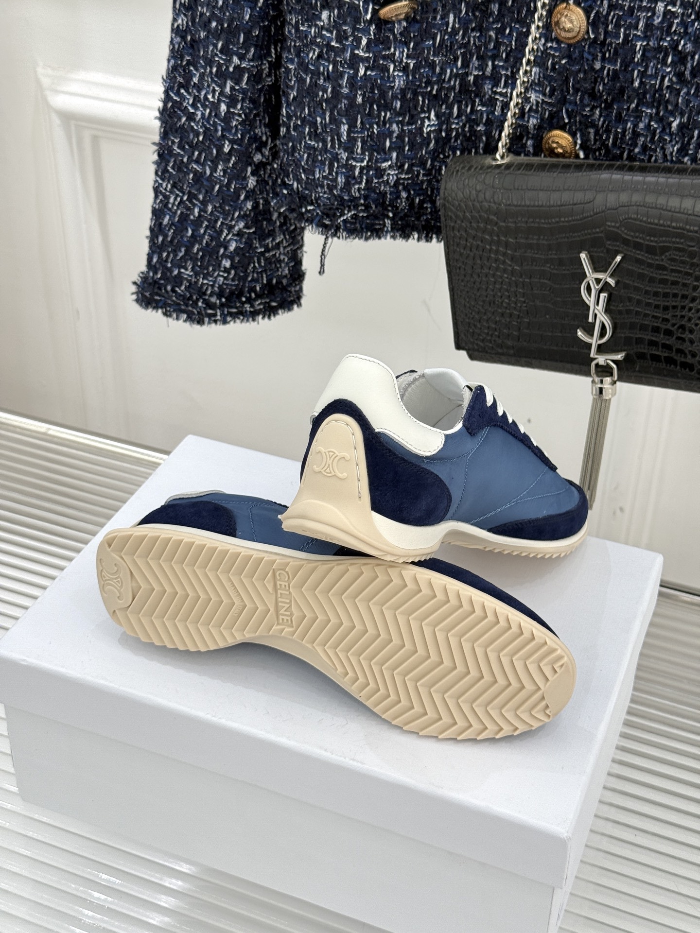 Celine /塞琳25WF新品凯旋门休闲德训鞋运动鞋当巴黎左岸的慵懒风骨撞上代复古美学这款鞋便成了极简