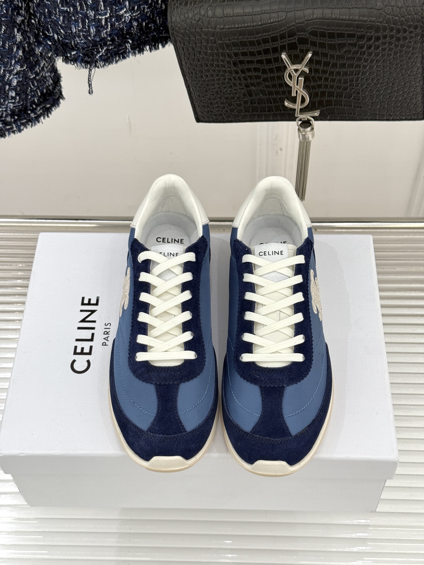 Celine /塞琳25WF新品凯旋门休闲德训鞋运动鞋当巴黎左岸的慵懒风骨撞上代复古美学这款鞋便成了极简