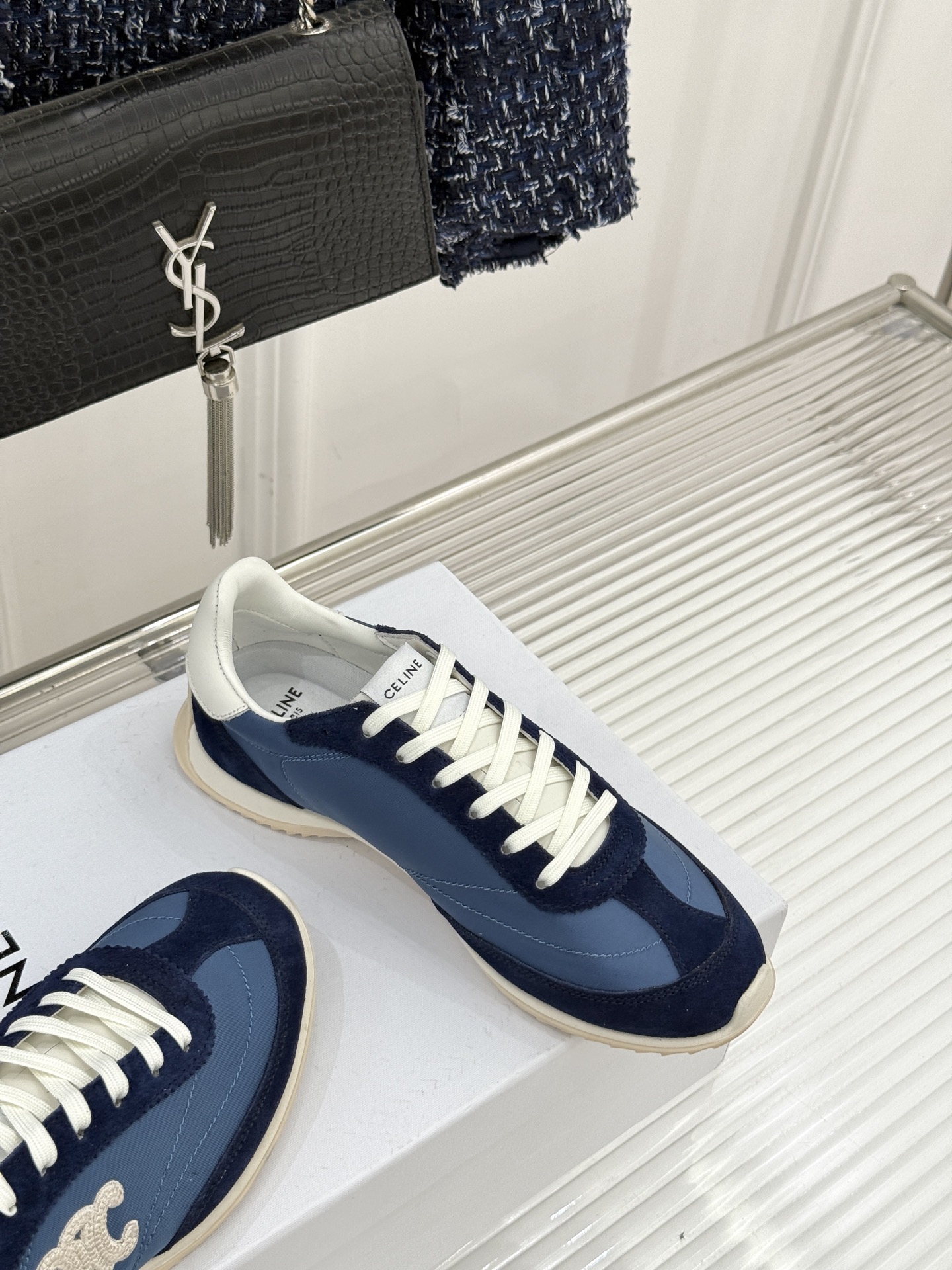 Celine /塞琳25WF新品凯旋门休闲德训鞋运动鞋当巴黎左岸的慵懒风骨撞上代复古美学这款鞋便成了极简