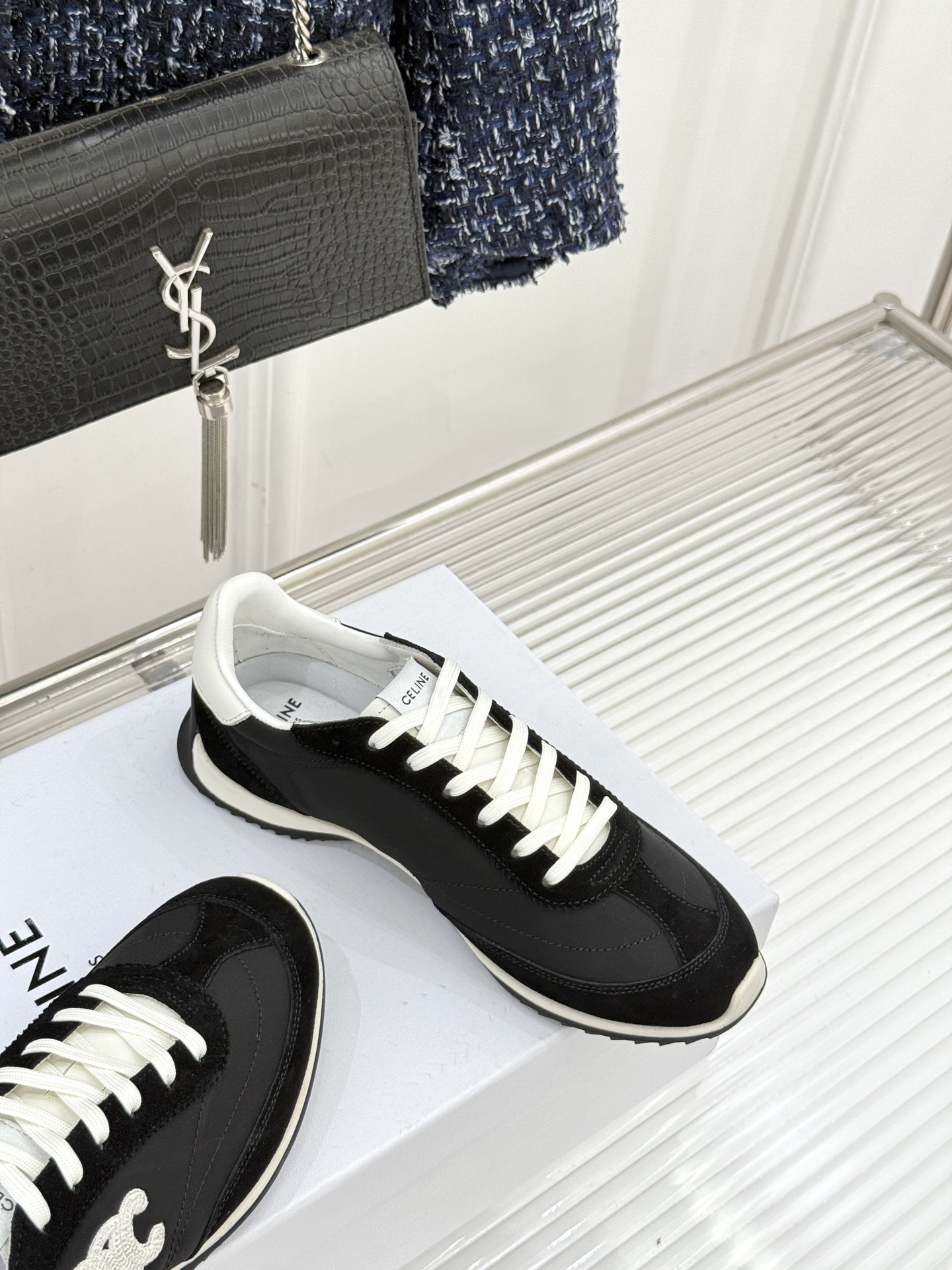 Celine /塞琳25WF新品凯旋门休闲德训鞋运动鞋当巴黎左岸的慵懒风骨撞上代复古美学这款鞋便成了极简