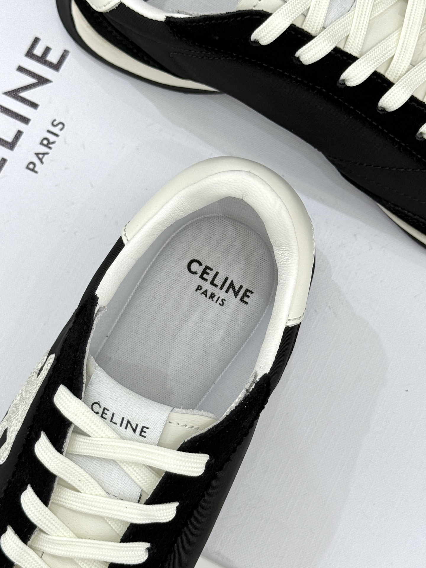 Celine /塞琳25WF新品凯旋门休闲德训鞋运动鞋当巴黎左岸的慵懒风骨撞上代复古美学这款鞋便成了极简