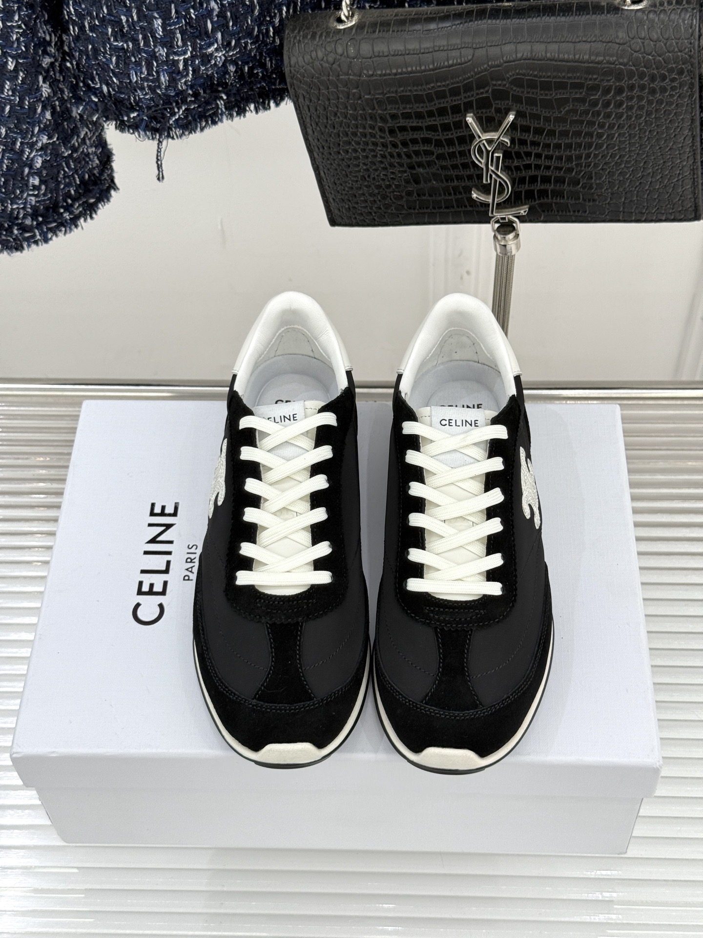 Celine /塞琳25WF新品凯旋门休闲德训鞋运动鞋当巴黎左岸的慵懒风骨撞上代复古美学这款鞋便成了极简