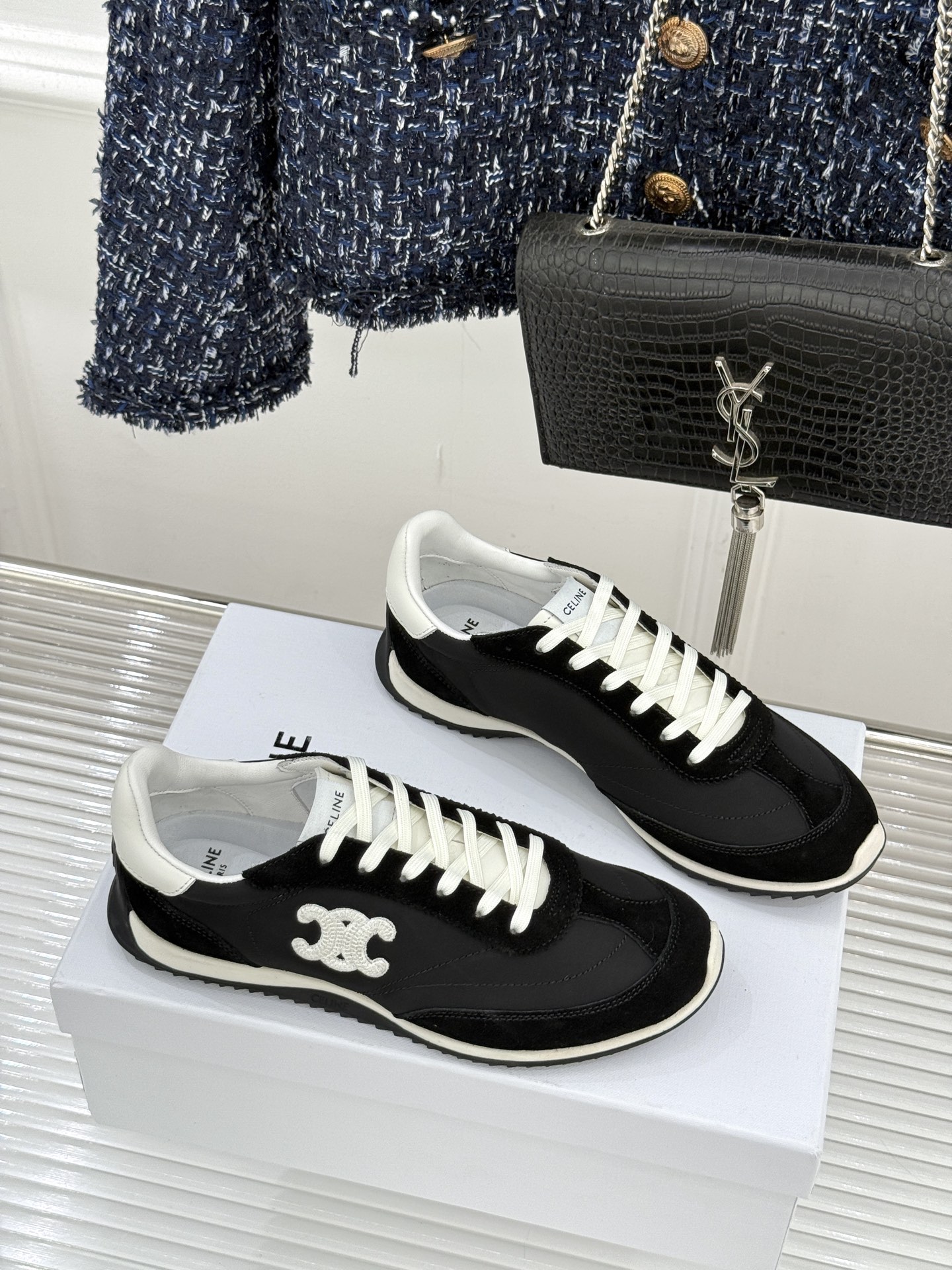 Celine /塞琳25WF新品凯旋门休闲德训鞋运动鞋当巴黎左岸的慵懒风骨撞上代复古美学这款鞋便成了极简