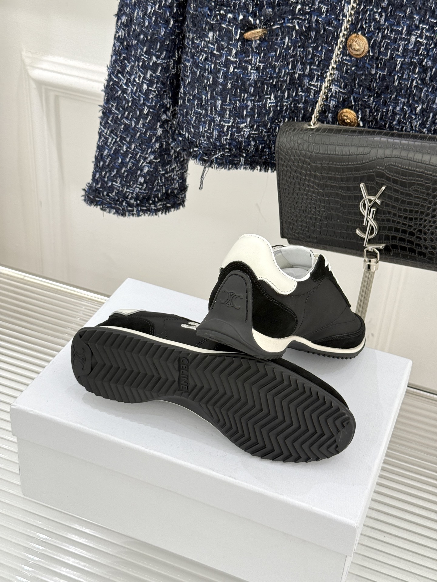 Celine /塞琳25WF新品凯旋门休闲德训鞋运动鞋当巴黎左岸的慵懒风骨撞上代复古美学这款鞋便成了极简