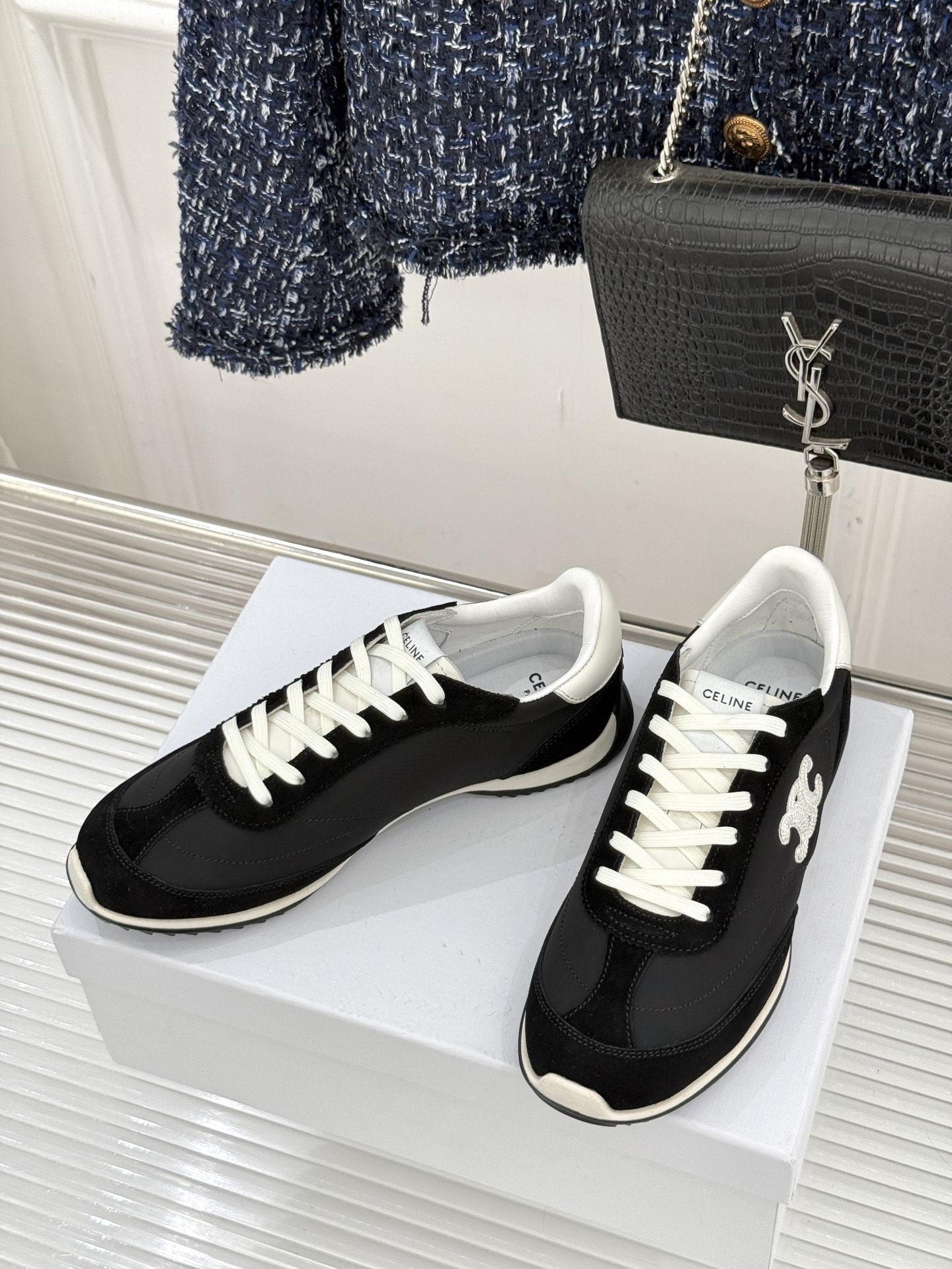 Celine /塞琳25WF新品凯旋门休闲德训鞋运动鞋当巴黎左岸的慵懒风骨撞上代复古美学这款鞋便成了极简