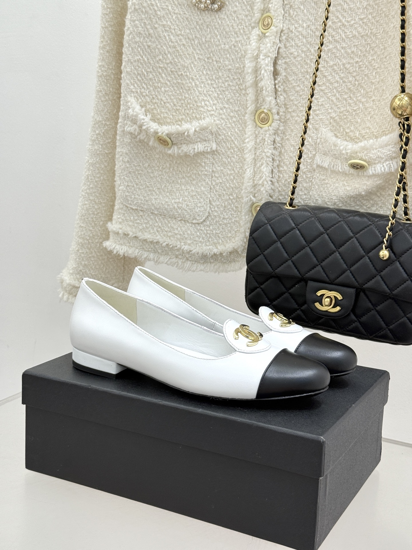 ！CHANE*｜小香26C新款双C拼色单鞋这双单鞋真的把摩登与优雅焊在了脚上✨ 谁穿谁是行走的香奈儿女郎