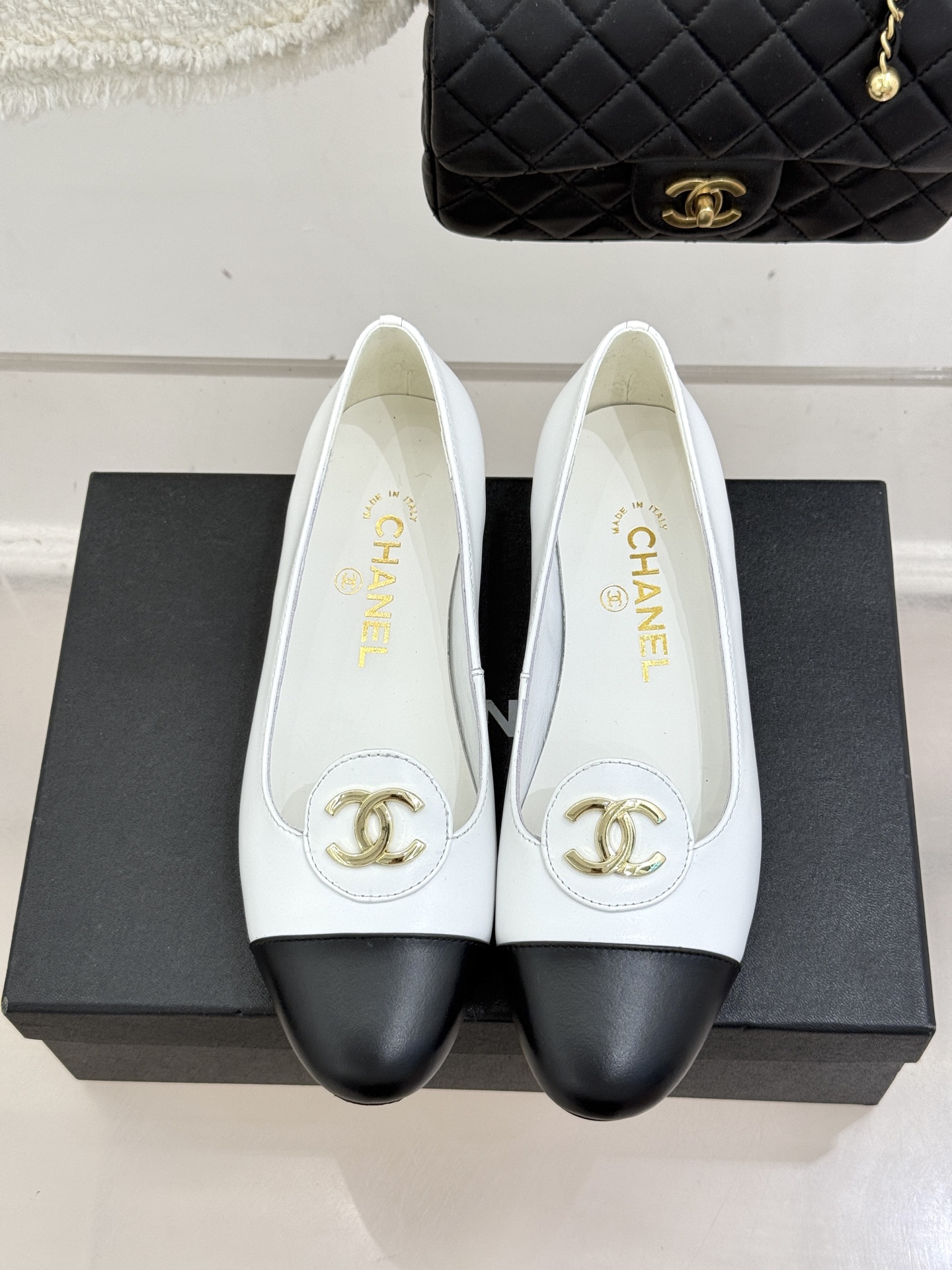 ！CHANE*｜小香26C新款双C拼色单鞋这双单鞋真的把摩登与优雅焊在了脚上✨ 谁穿谁是行走的香奈儿女郎