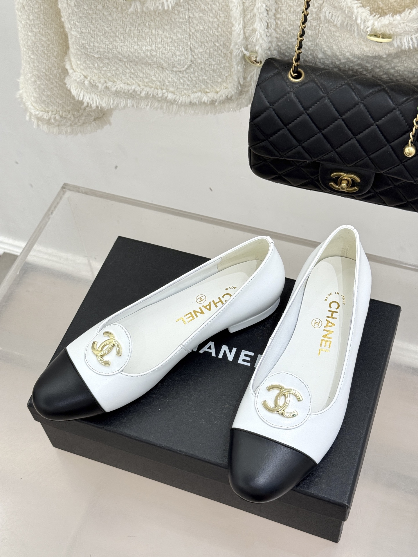 ！CHANE*｜小香26C新款双C拼色单鞋这双单鞋真的把摩登与优雅焊在了脚上✨ 谁穿谁是行走的香奈儿女郎