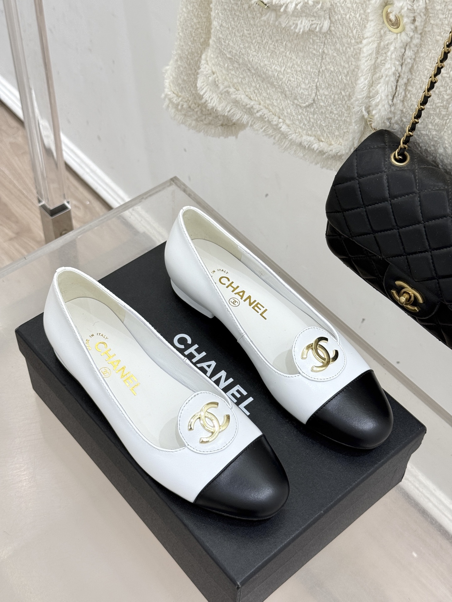 ！CHANE*｜小香26C新款双C拼色单鞋这双单鞋真的把摩登与优雅焊在了脚上✨ 谁穿谁是行走的香奈儿女郎